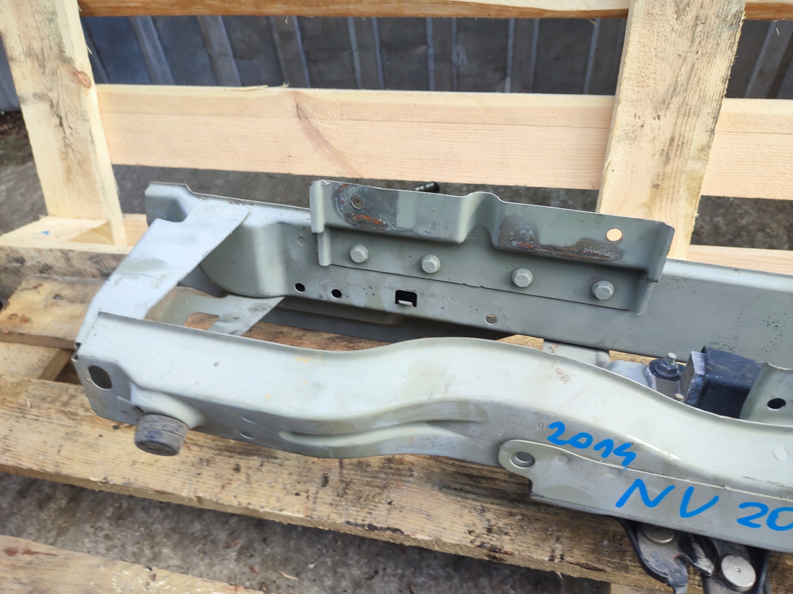 support panel for radiators upper pillar NISSAN NV200