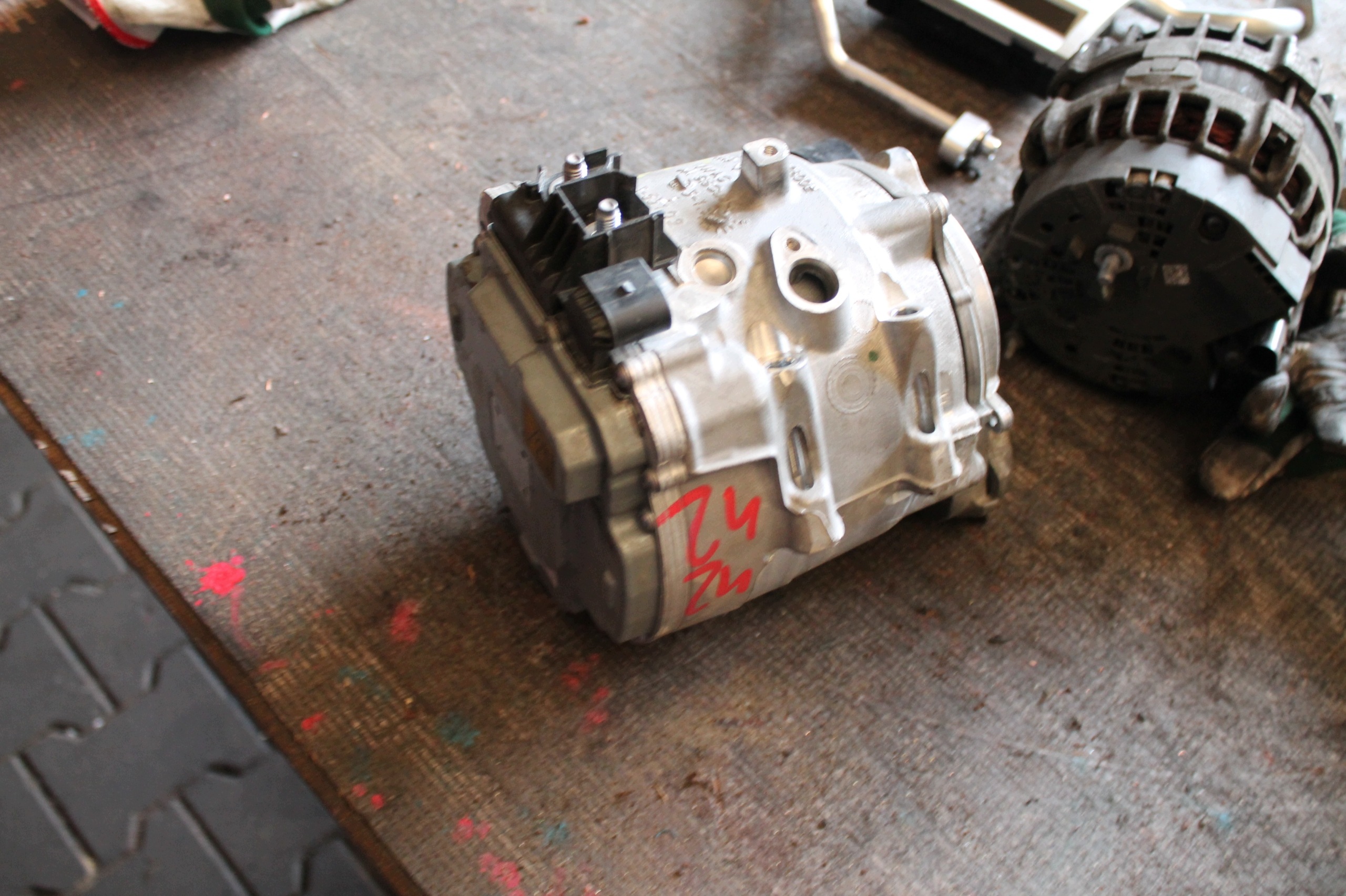 4242. ALTERNATOR AUDI RS6 RS7 4N0903028R