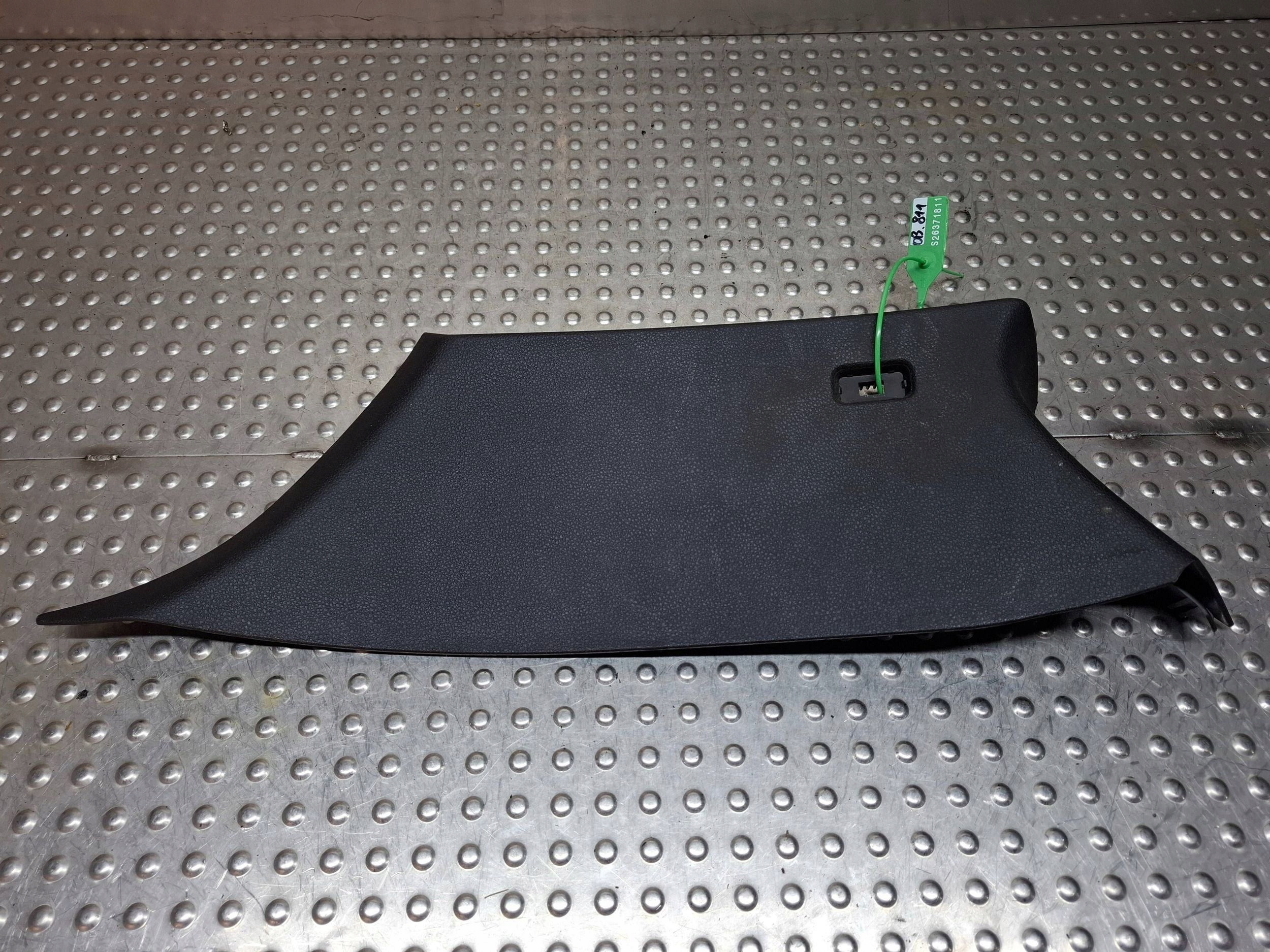 cover pillar trim C SRODKOWEGO left black 7072017 BMW 1 E81
