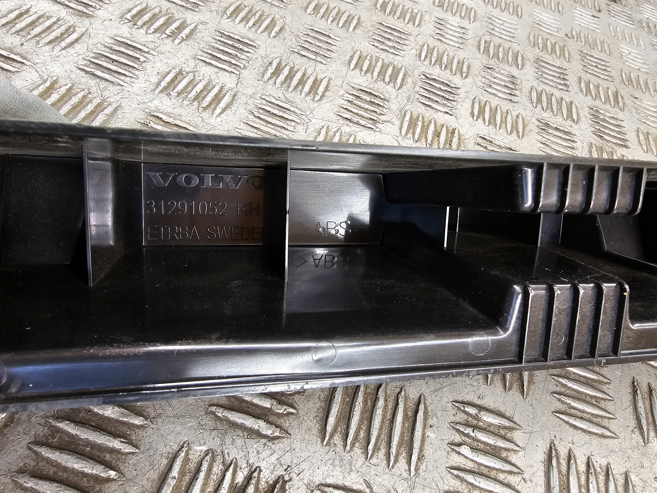 VOLVO V40 II 2 moulding console cover boot right rear part rear 31291052