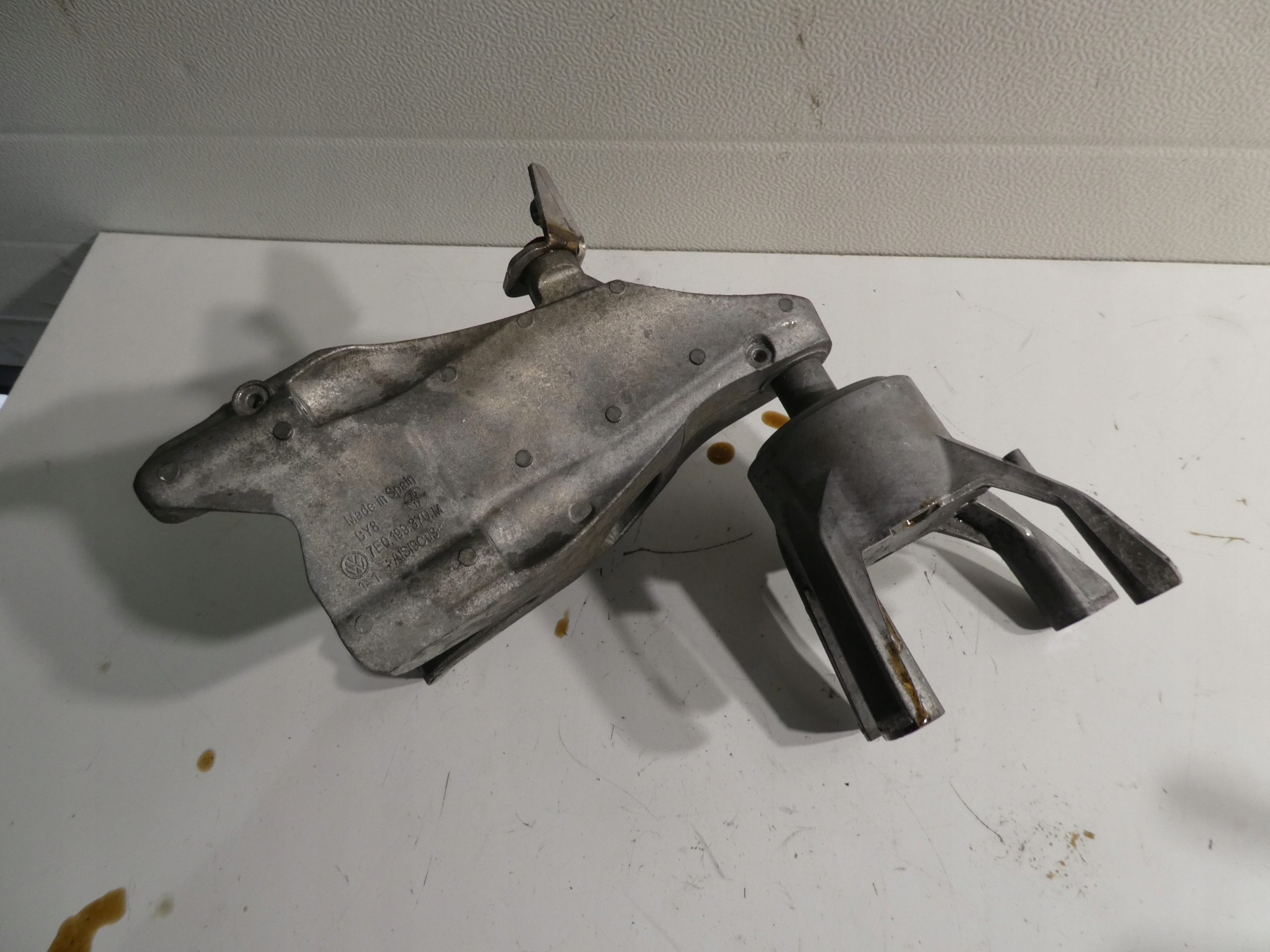 engine mount VW T6 2.0 TDI 7E0199849F 7E0199370M