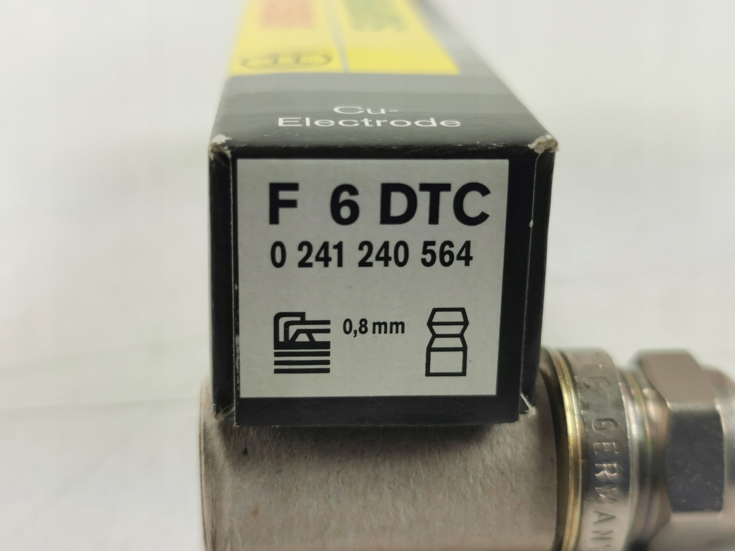 ŚWIECA ZAPŁONOWA BOSCH FIAT BRAVA BRAVO MAREA 1.4 1.6 1.8 0241240564 Producent części Bosch