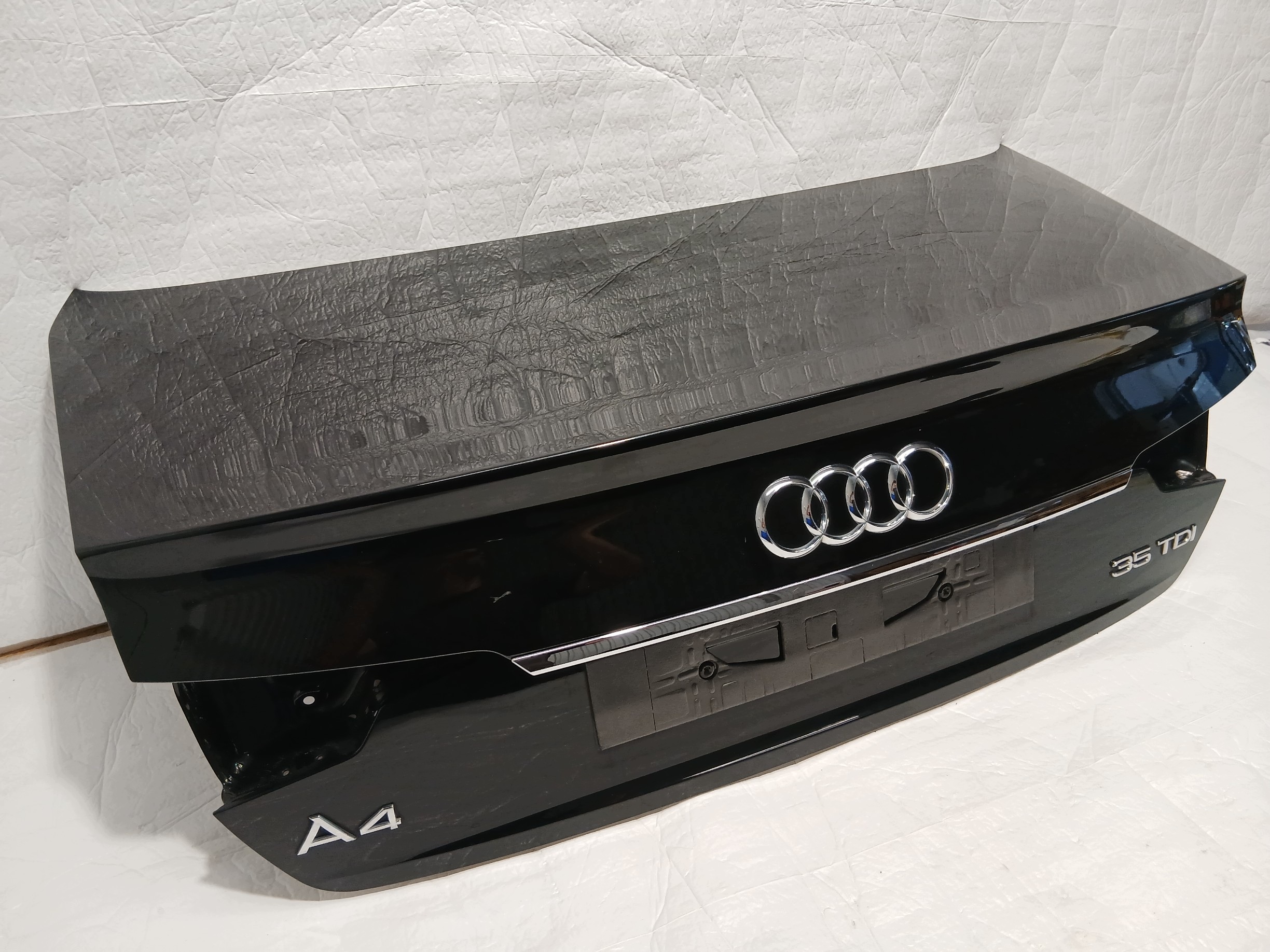 AUDI A4 B9 LIFT sedan trunk door boot LY9T
