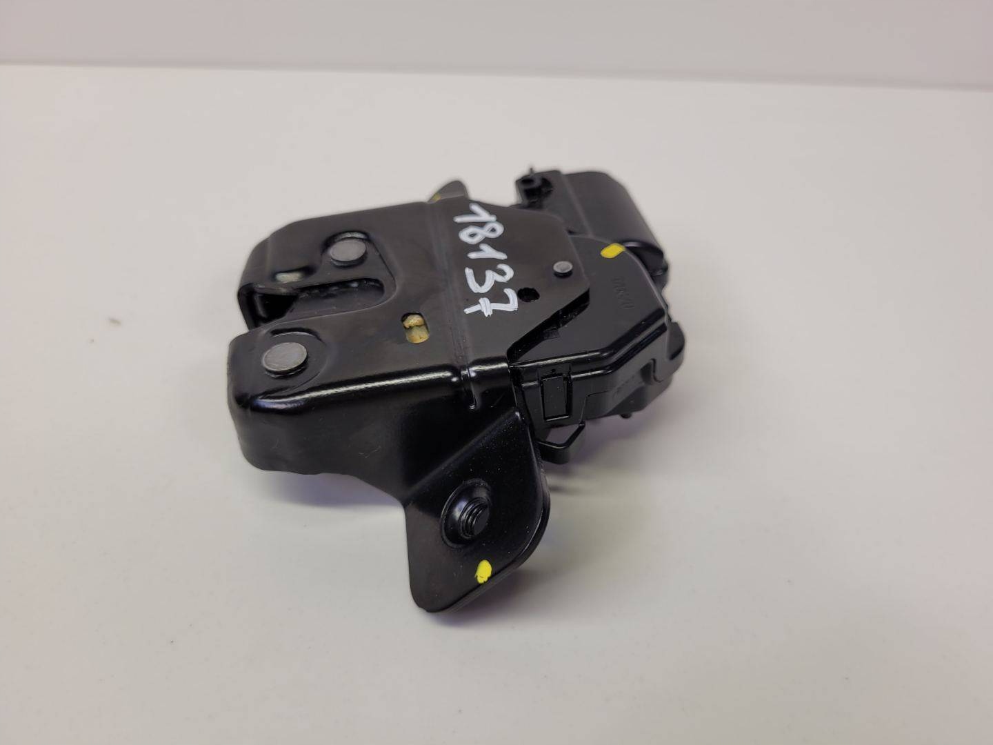 lock bonnet boot Renault Captur 2 2021 846304010R