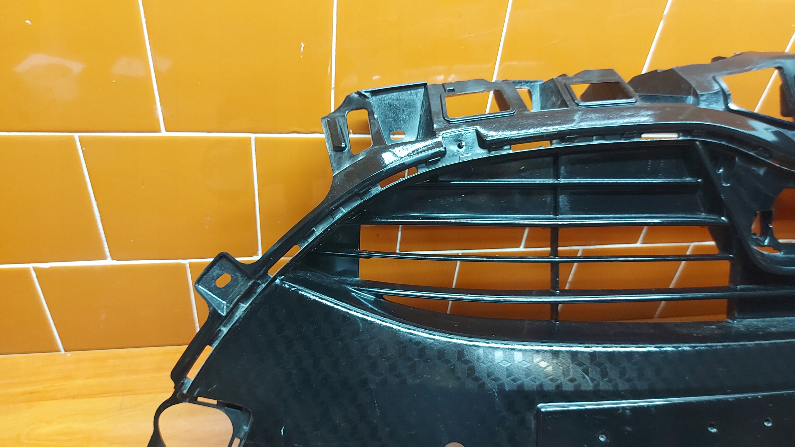 grid of a bumper central front front TOYOTA YARIS IV 20