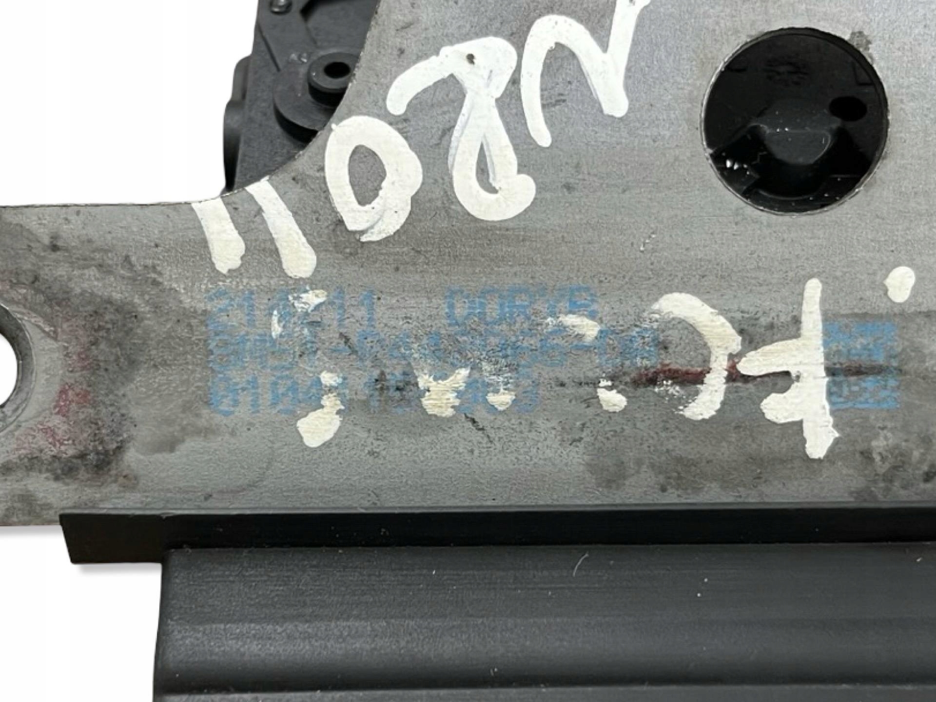 lock bonnet boot Ford Focus 3 2011 8M5T-R442A66-DA