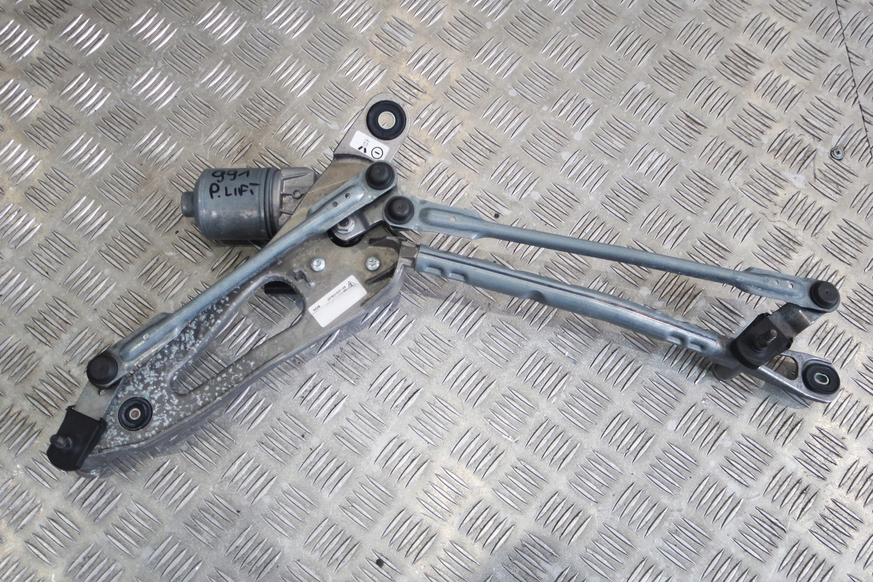 МЕХАНІЗМ СКЛООЧИСНИКА PORSCHE 991 99162803607