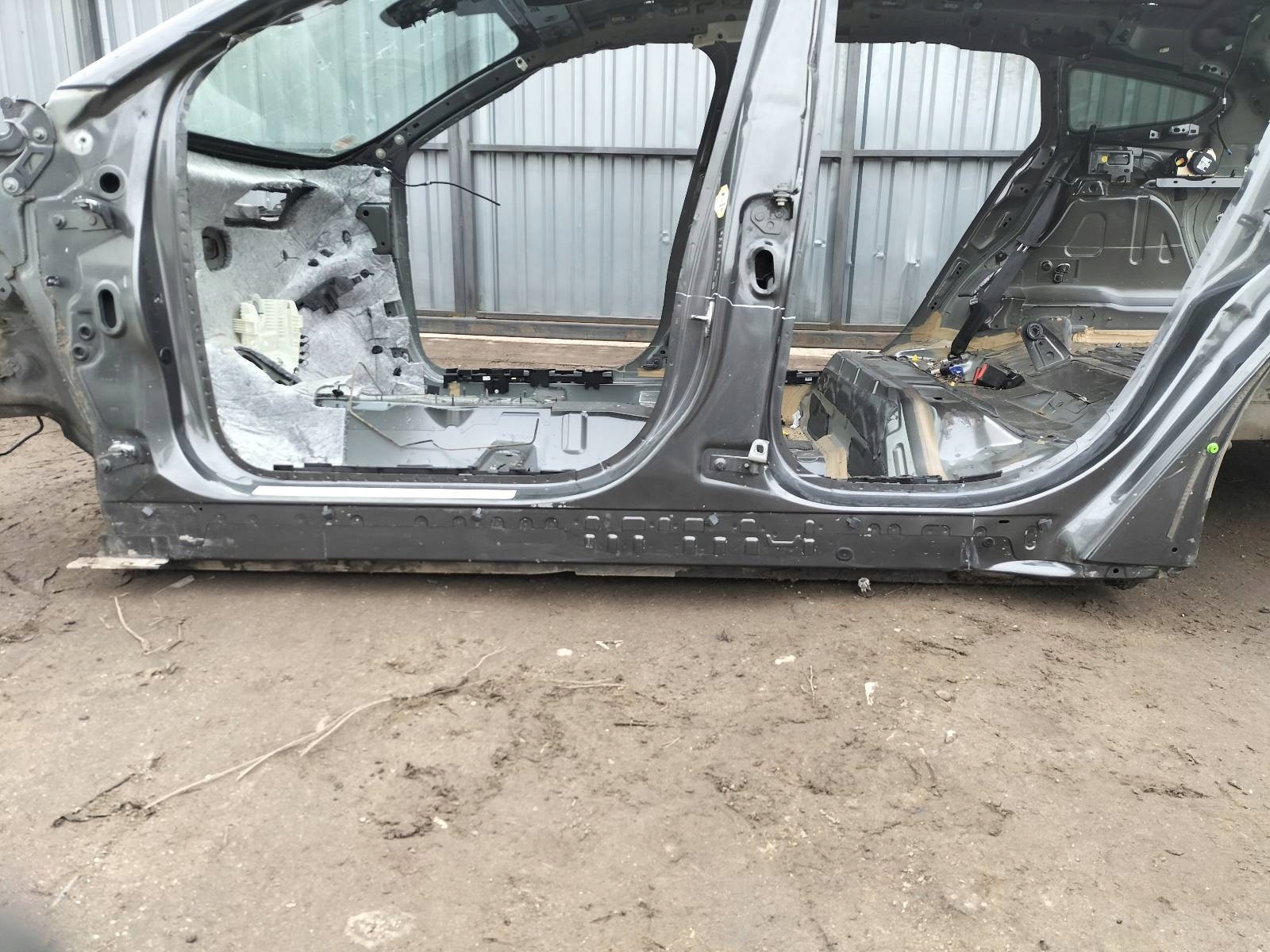 threshold left + pillar central FORD FOCUS MK4 BJ