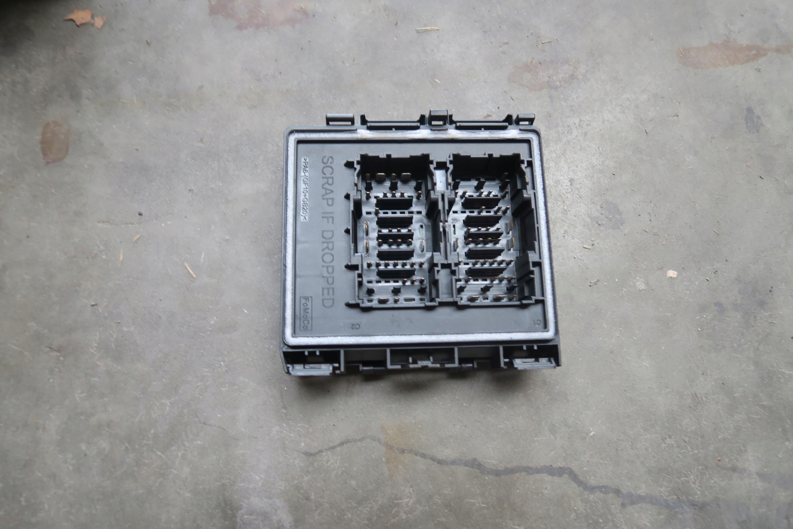 FORD FOCUS MK4 SKRZYNKA BEZPIECZNIKÓW 18-