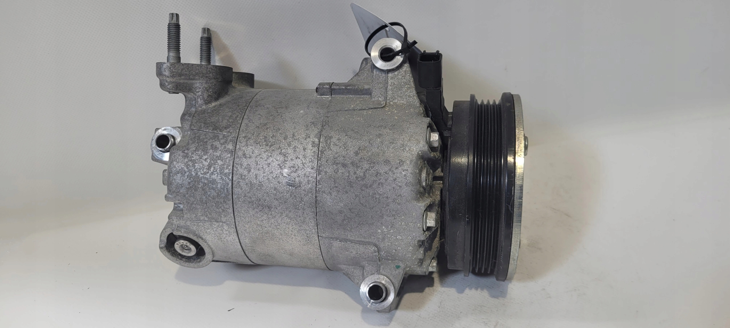compressor; of the air conditioning FORD CV61-19D629-BL