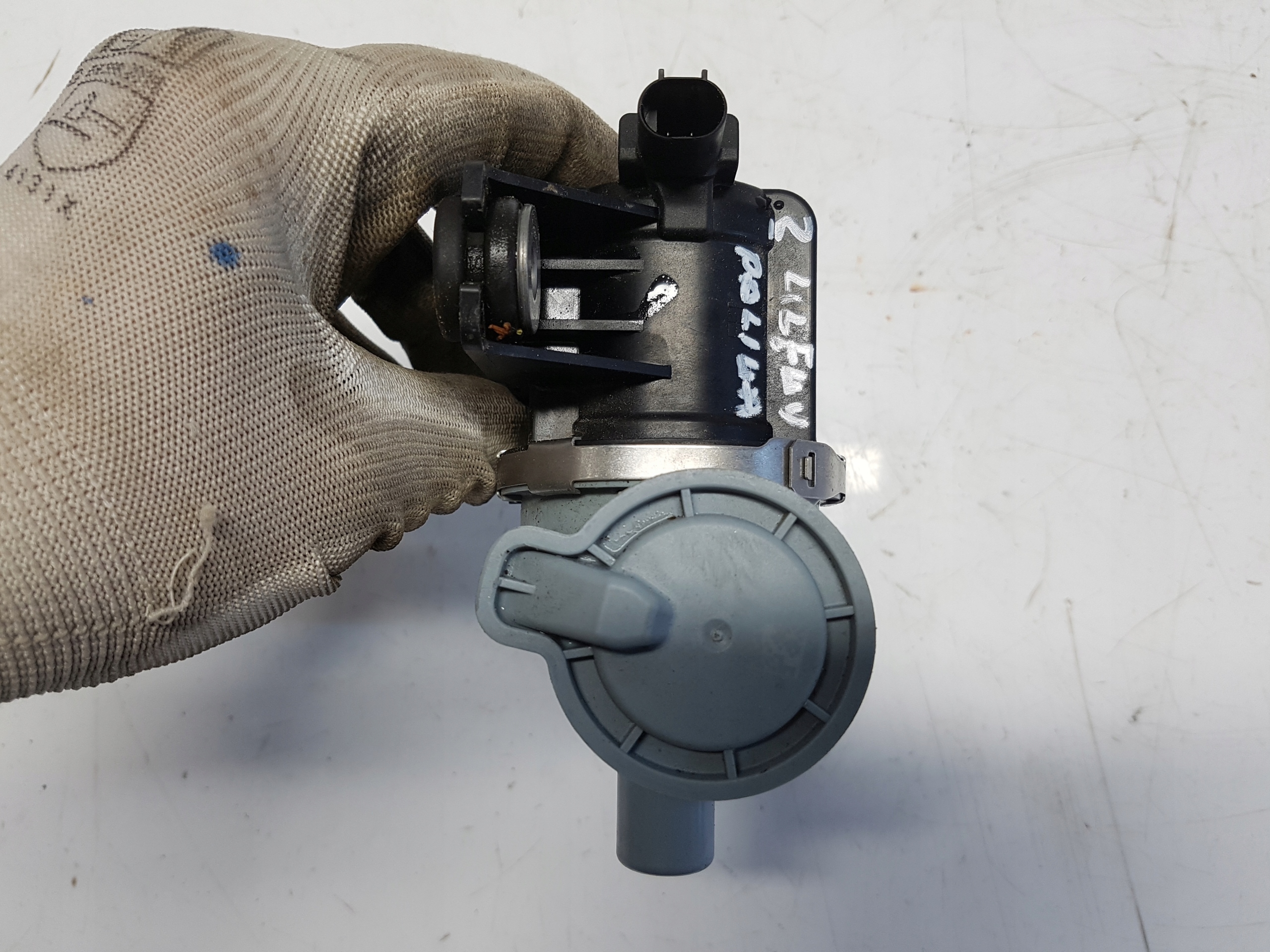 MERCEDES W177 Sensor des Kraftstoffsbehälters A2474703602