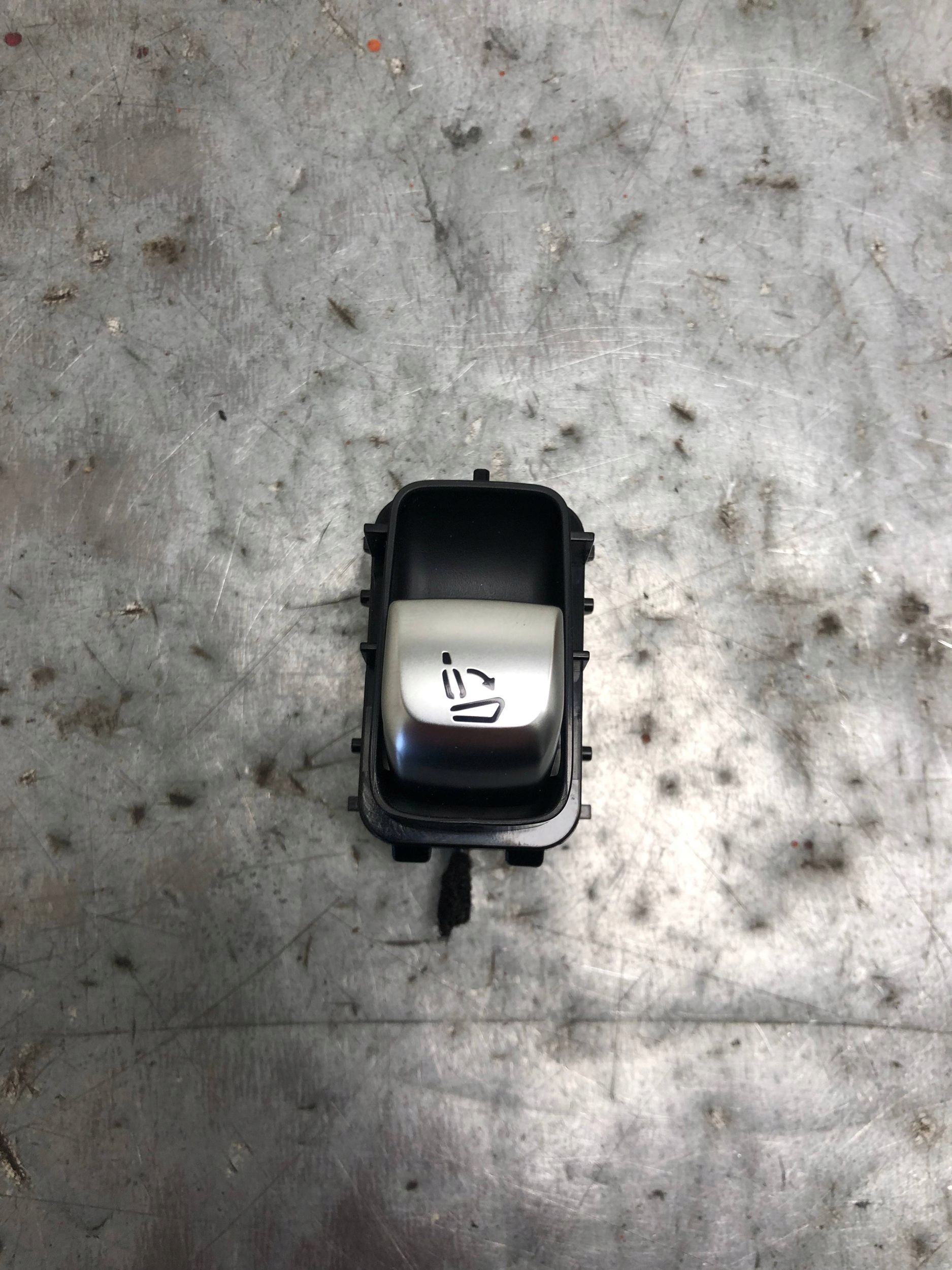 switch seat left rear part MERCEDES W213 KOMBI A2139056606
