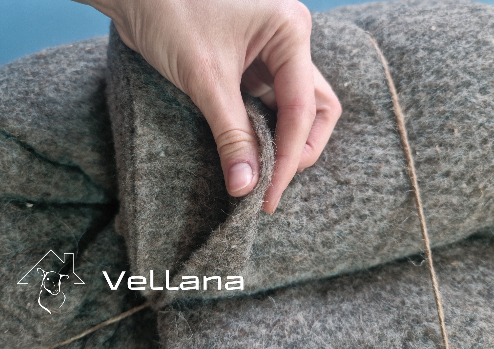 Vellana Biowłóknina ściółkująca z 100% wełny owczej 255 g/m² ciemna 10mx1m