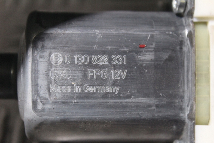 SILNICZEK SZYB PRAWY PRZÓD MEGANE III LIFT Waga produktu z opakowaniem jednostkowym 4 kg