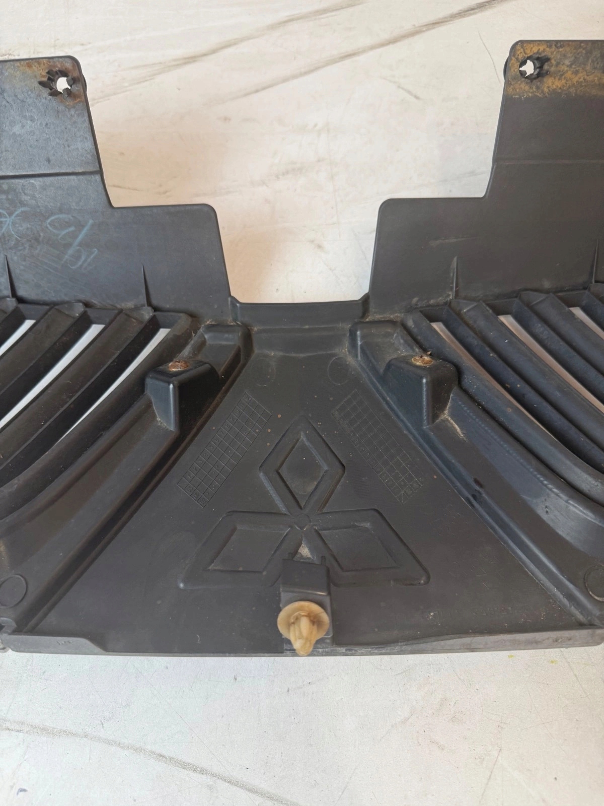 grill grille radiator Mitsubishi Outlander II