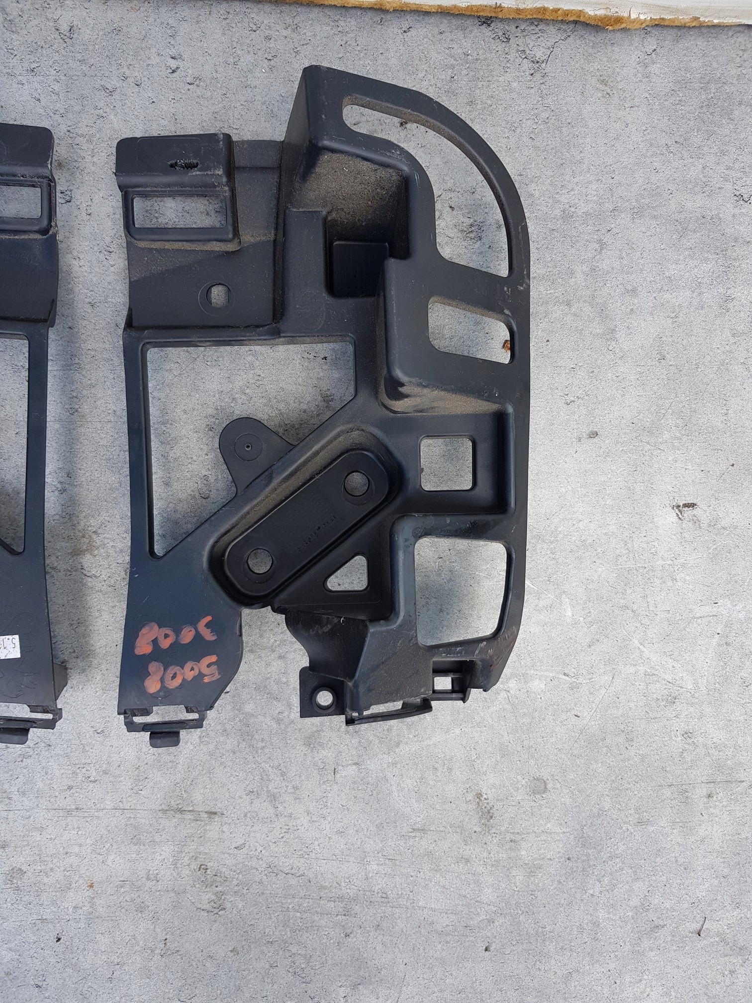 support bumper right rear part PEUGEOT 5008 II 9814616380