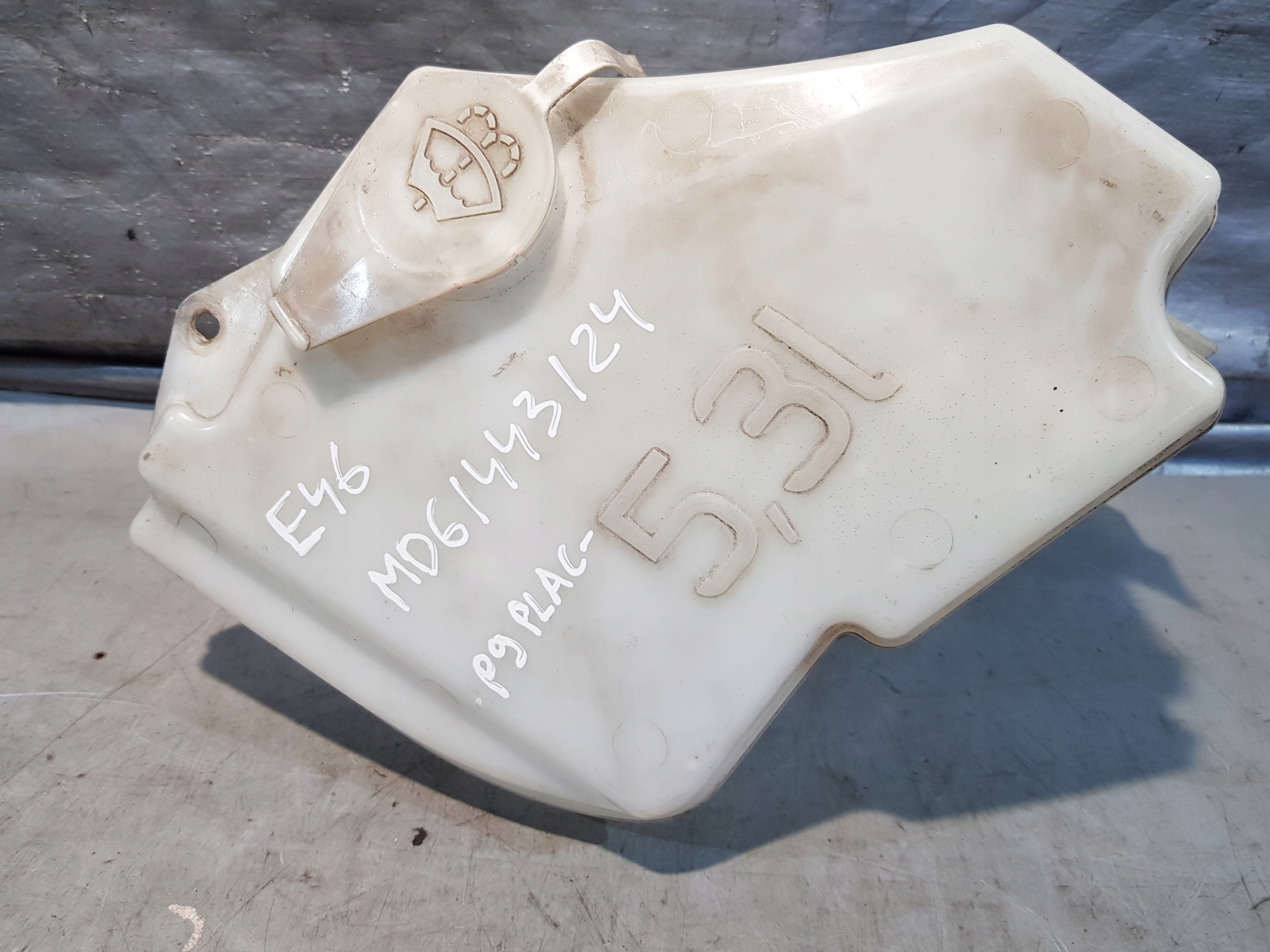 BMW E46 spremnik gasa mlaznice 83628089 5.3L