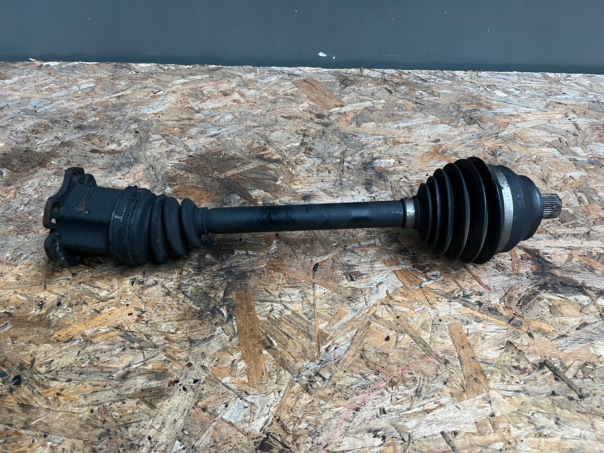 semi-axis semi-axis right front AUDI A6-C6 4F0407272T