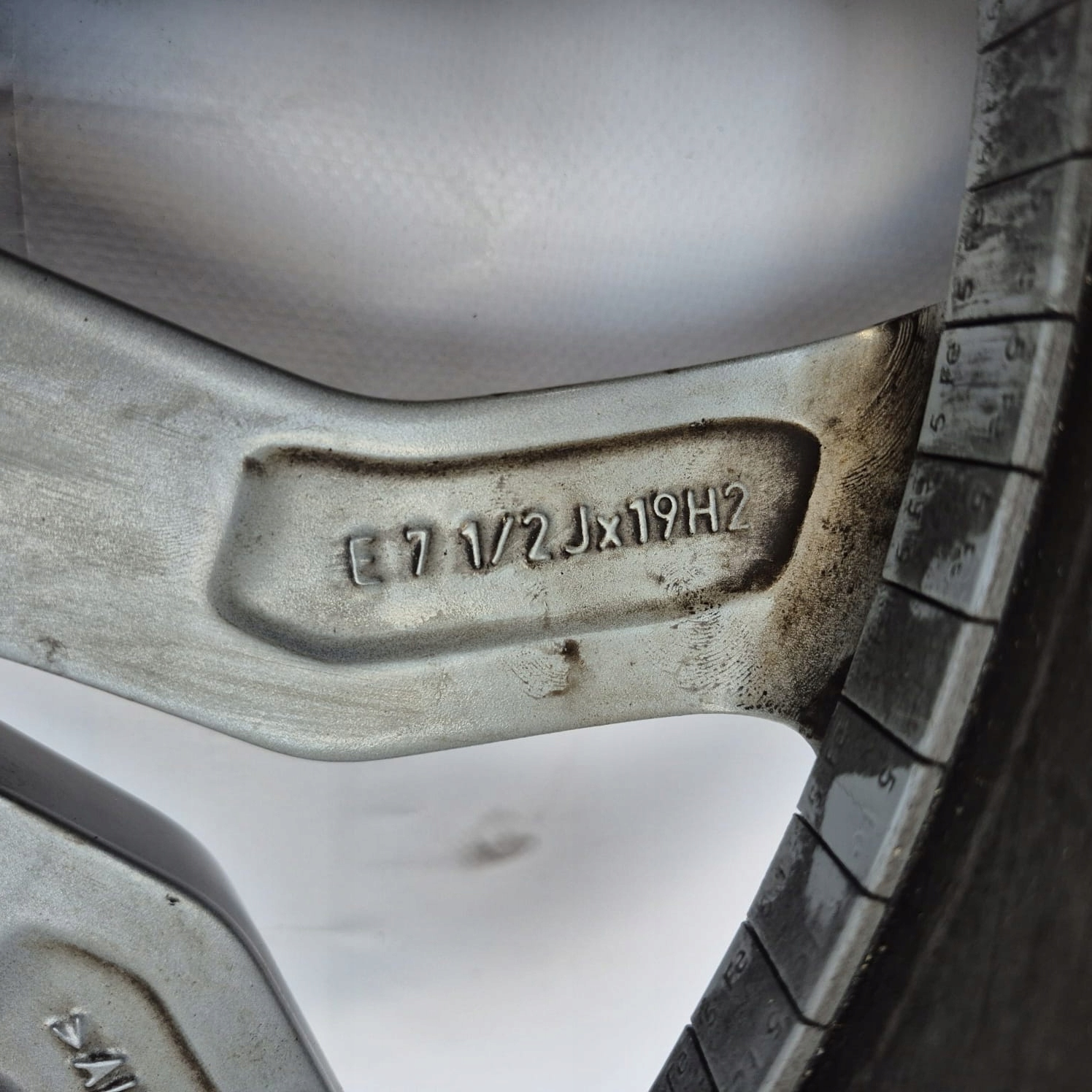 BMW 6877328 7,5JX19H2 19" disk hliníkový