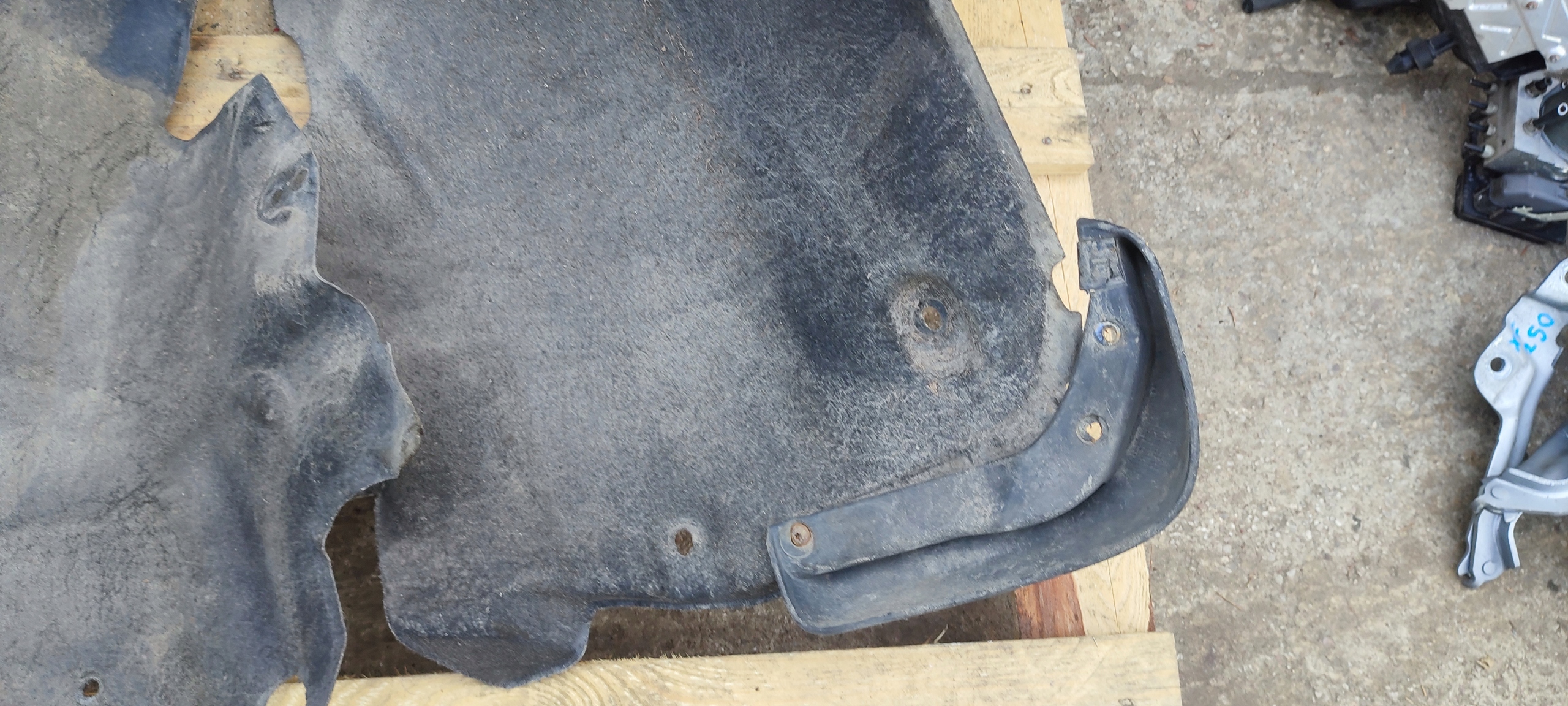 mudguard left front left front audi a4 b8