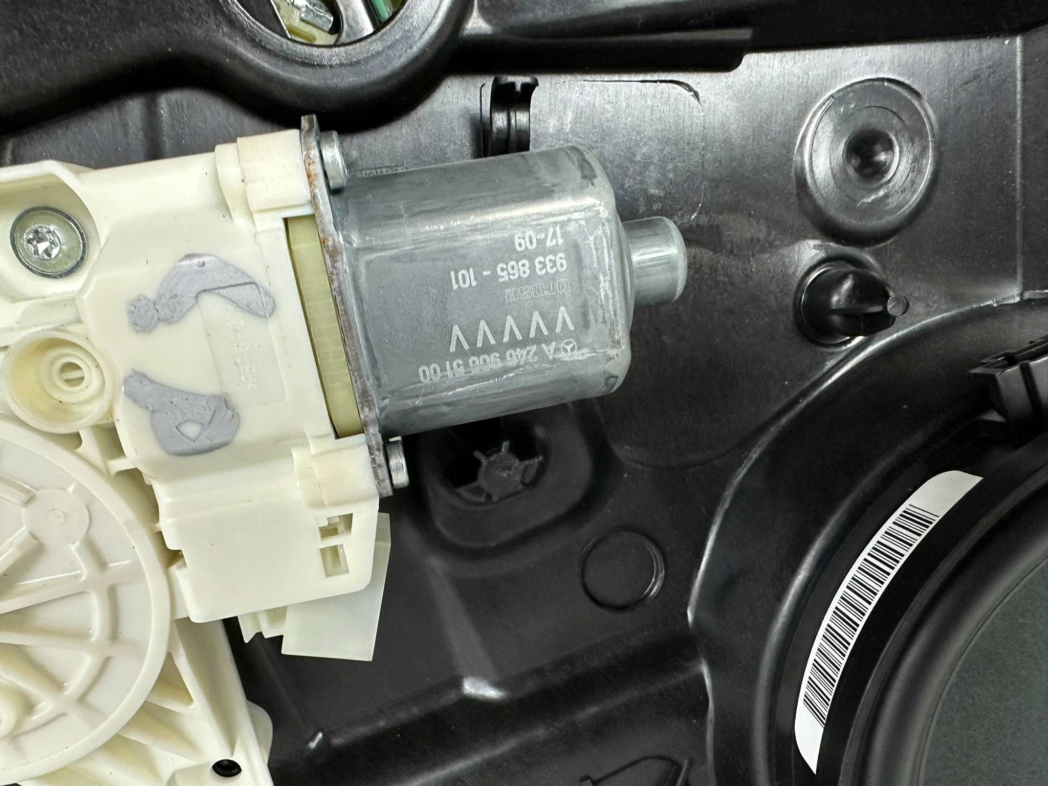 Mercedes GLA W156 window regulator front left A1767206500