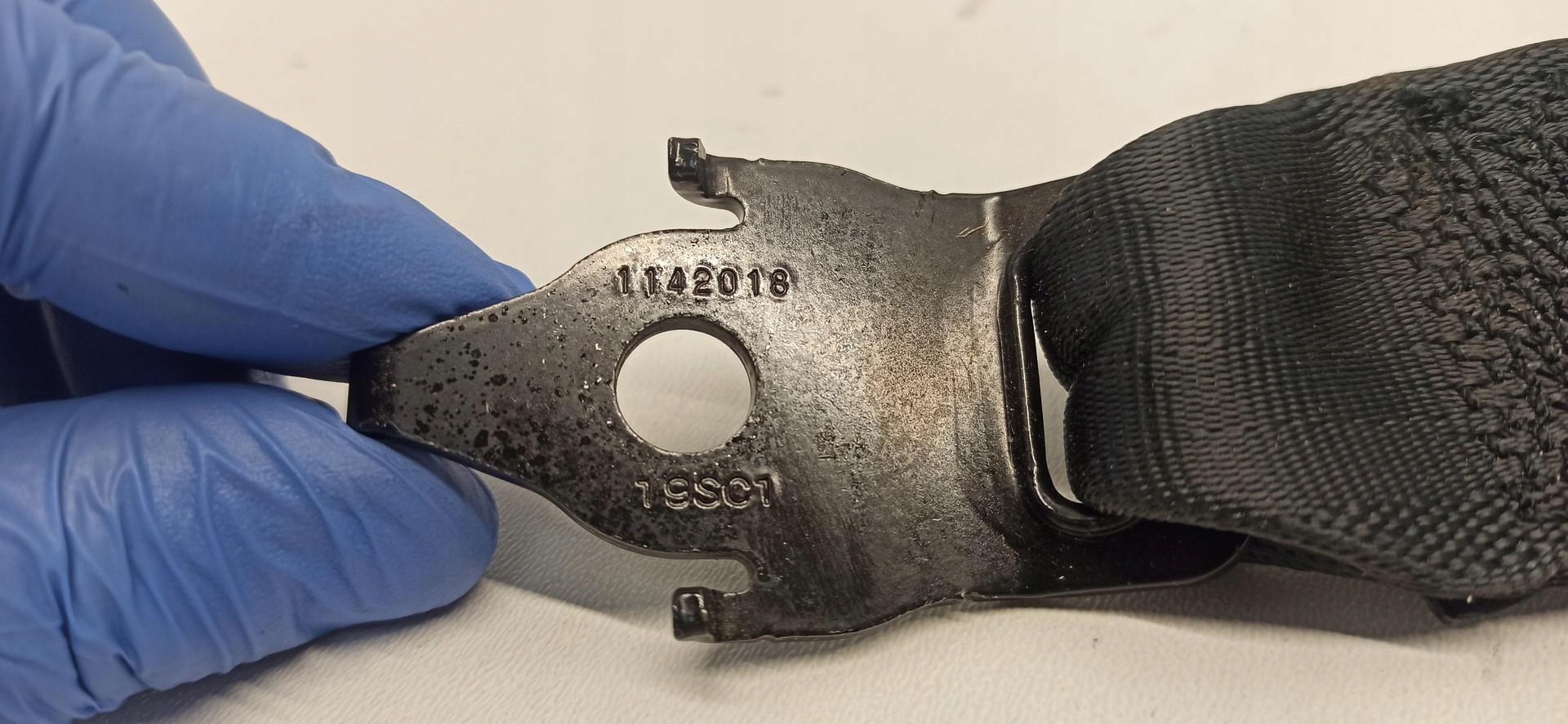 suzuki SWIFT MK8 защелка ремня зад