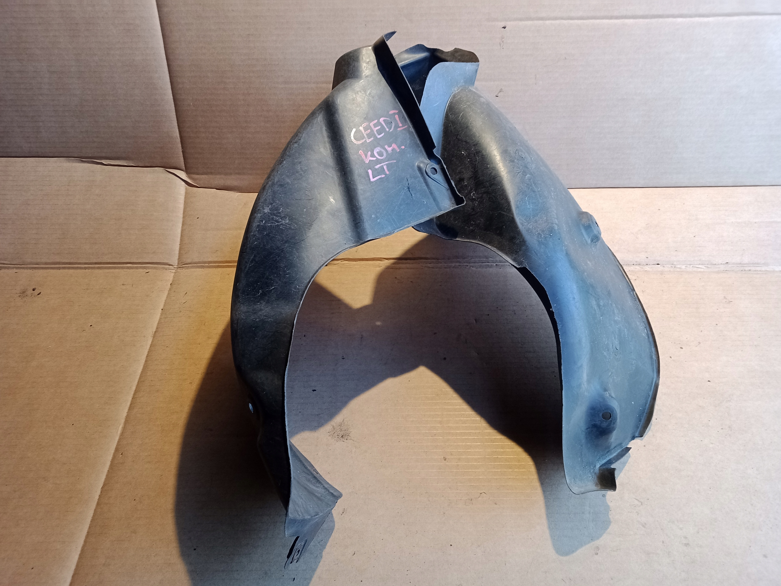 KIA CEED and KOMBI mudguard left rear part 2009