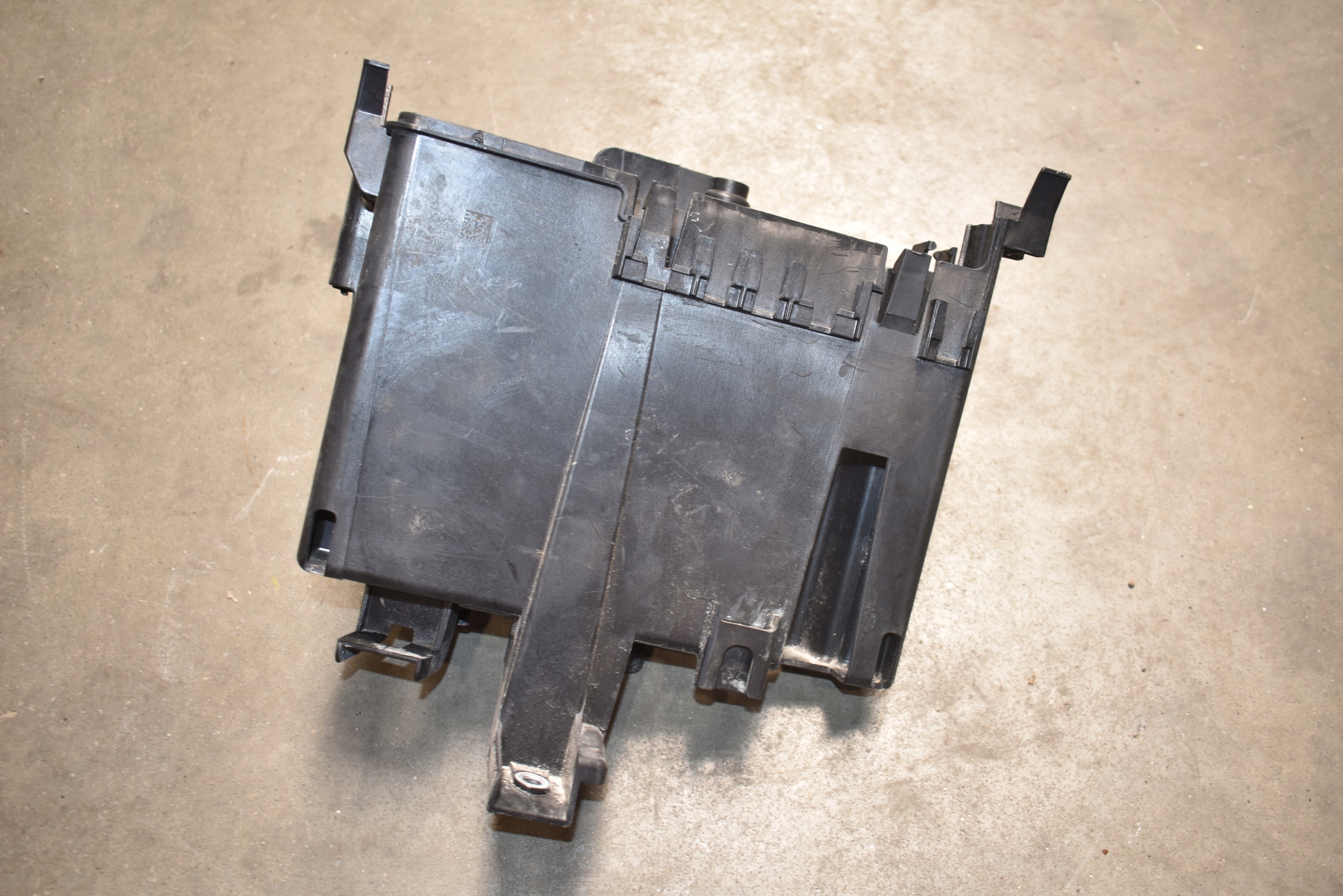 IDEALNE holder control unit retainer of the engine BMW G05 1