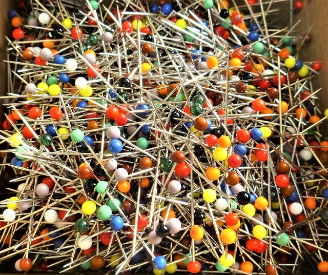 Polskie szpilki krawieckie kolorowe główki dł. 30mm 0,5kg