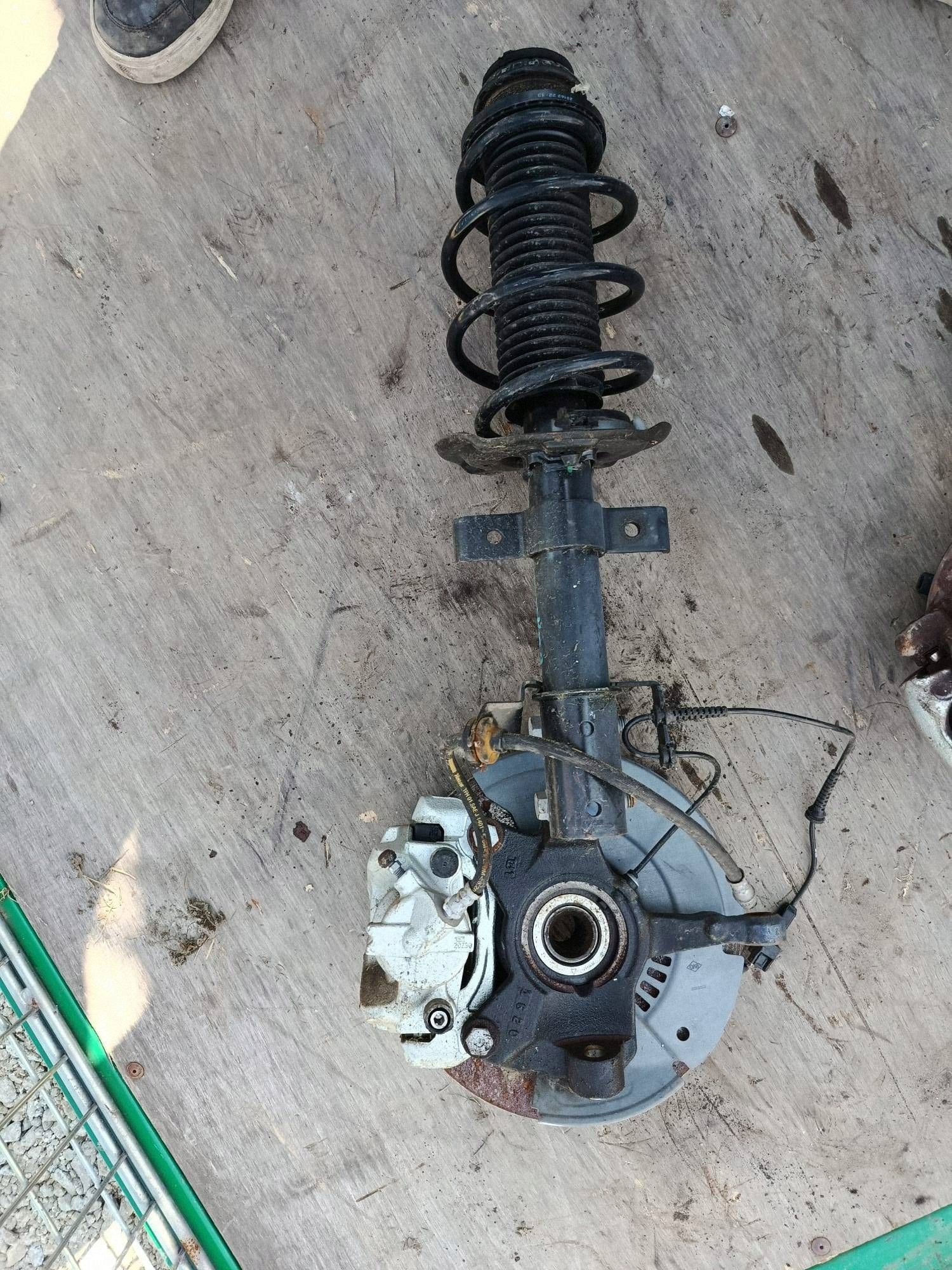 McPherson swing shock absorber front right Renault Clio V 1.6 E-TECH