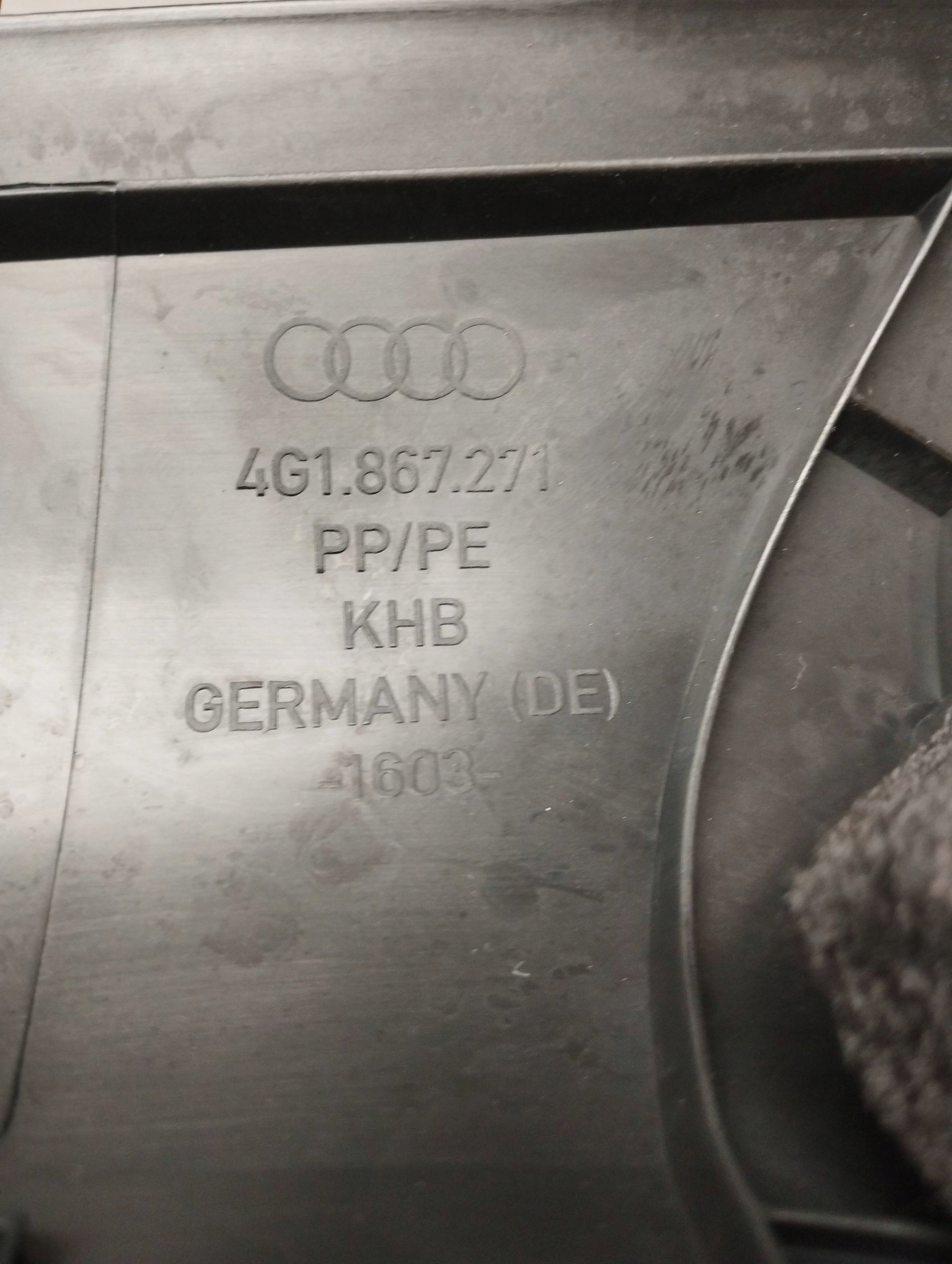 Audi A7 4G kryt SLUPKA levá PRAHU 4G8867767A KPL