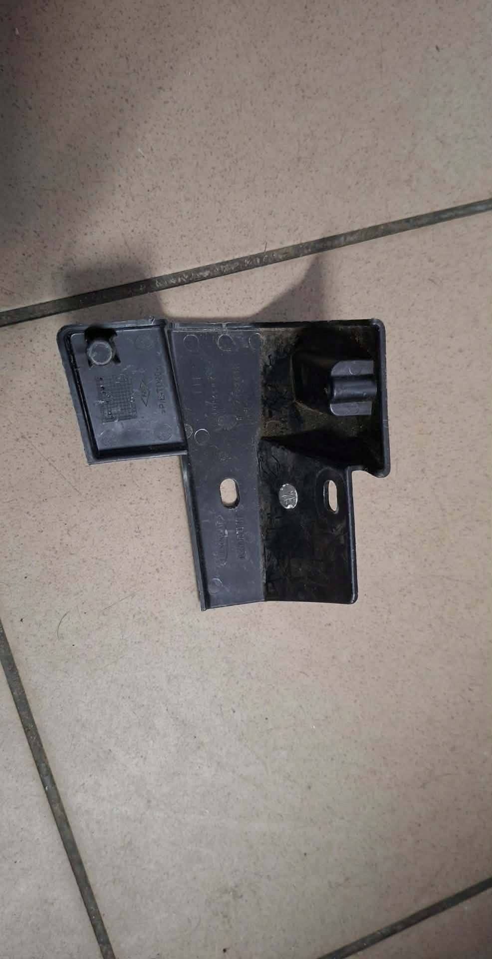 bumper bracket rear part side left Renault Kadjar 850412253R