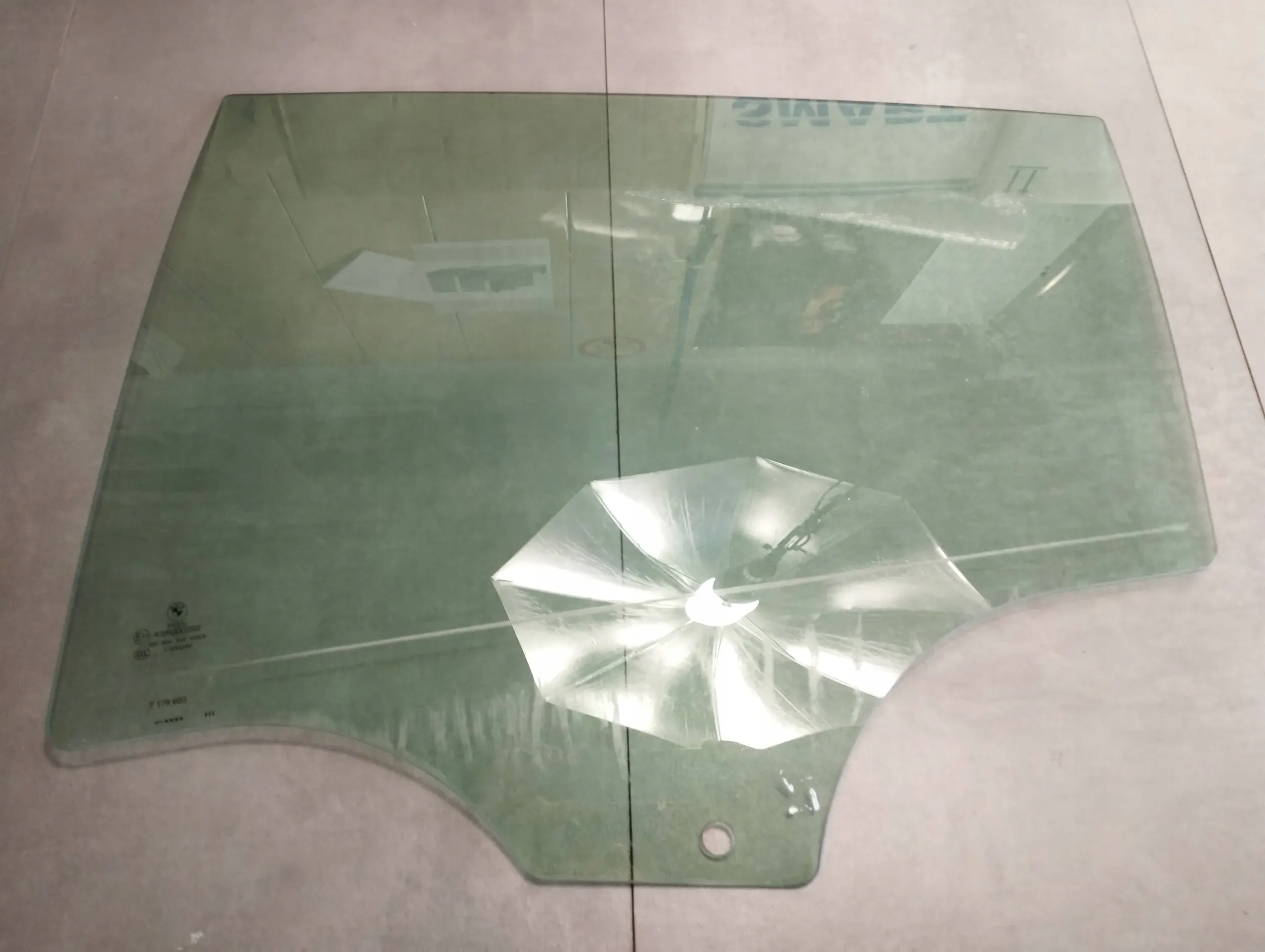 BMW X6 E71 2011 window door left rear part 7179603