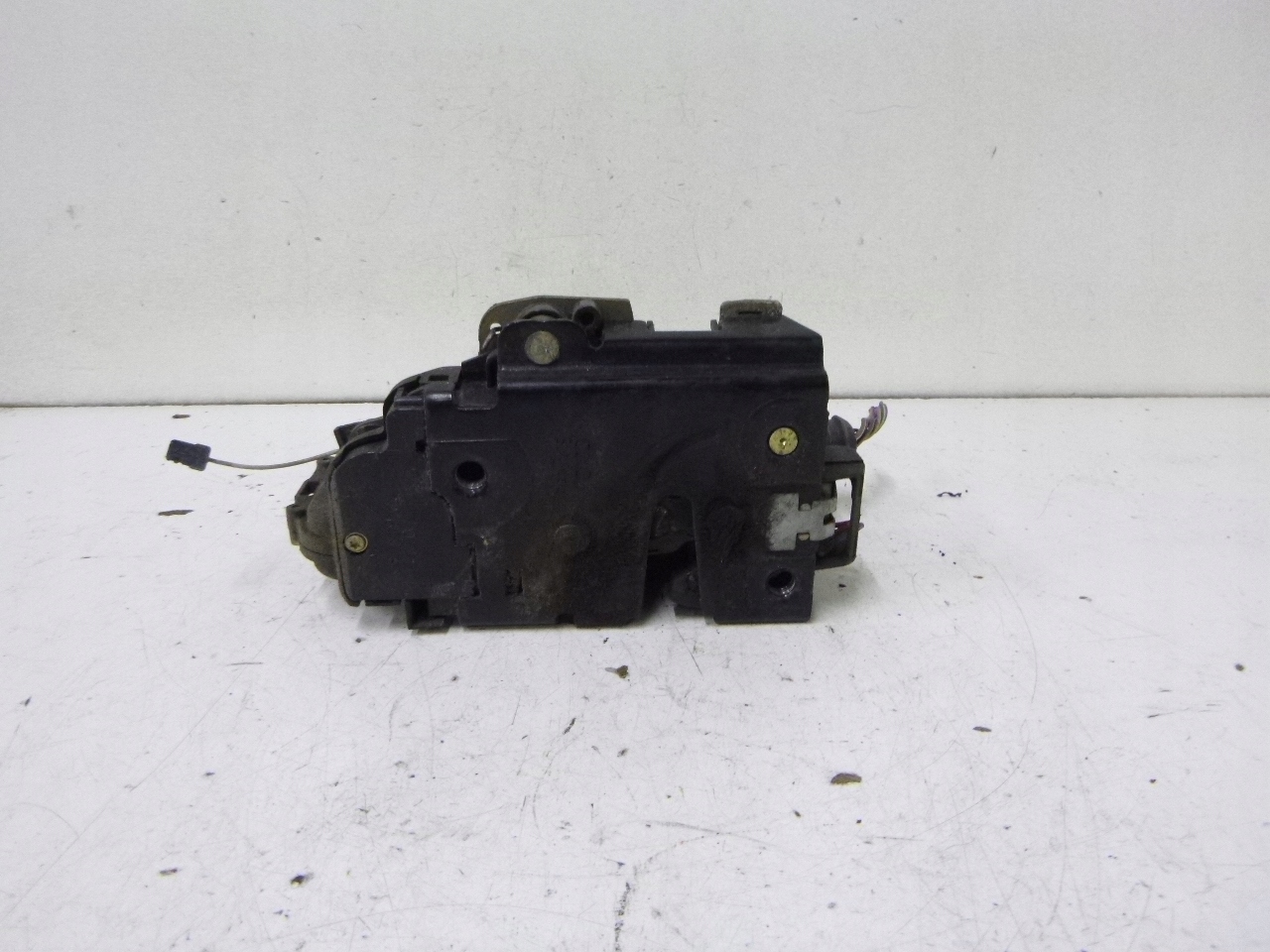 lock door front right Volkswagen Bora 1998r.