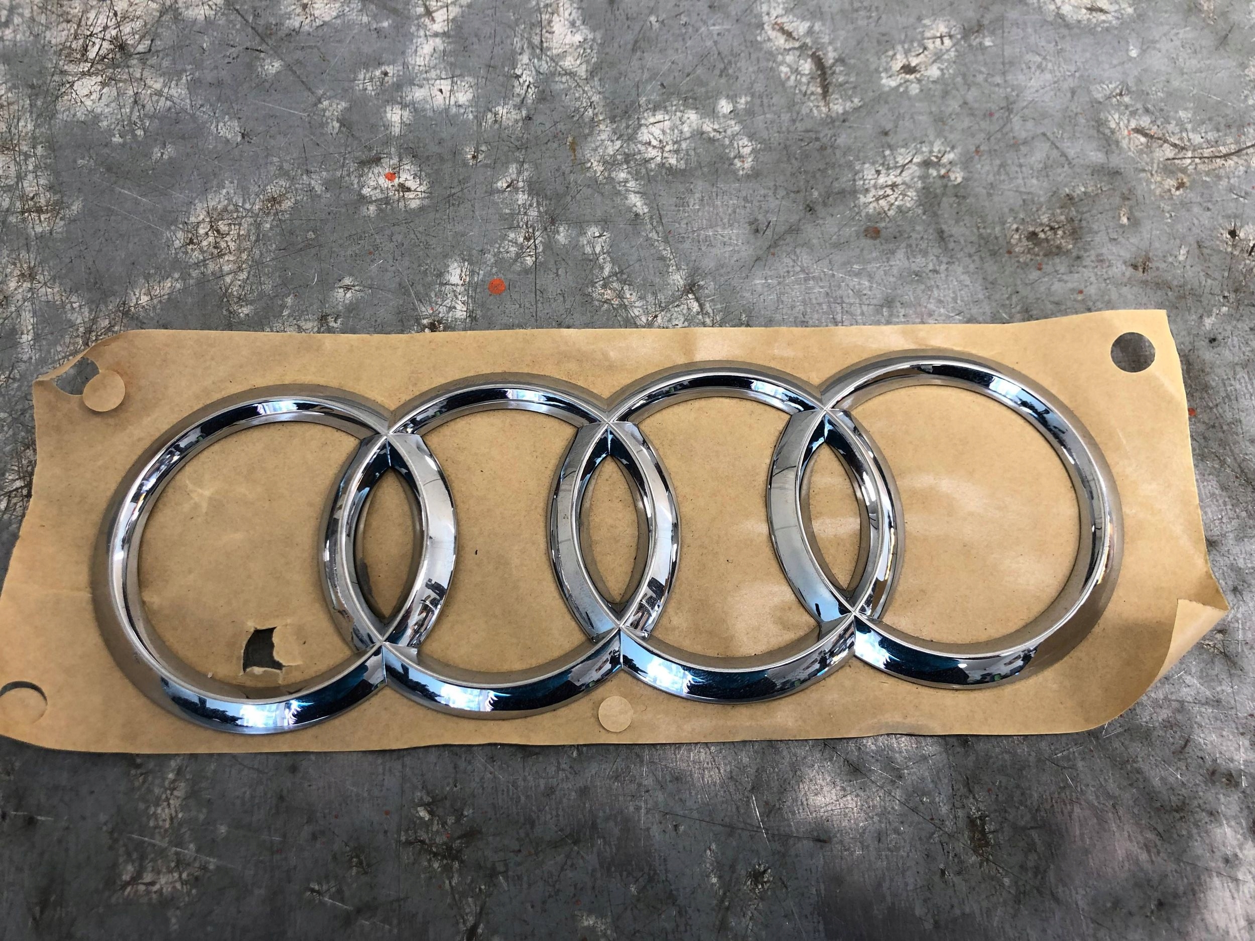 logo EMBLEMAT bonnet AUDI Q4 E-TRON 89A853742