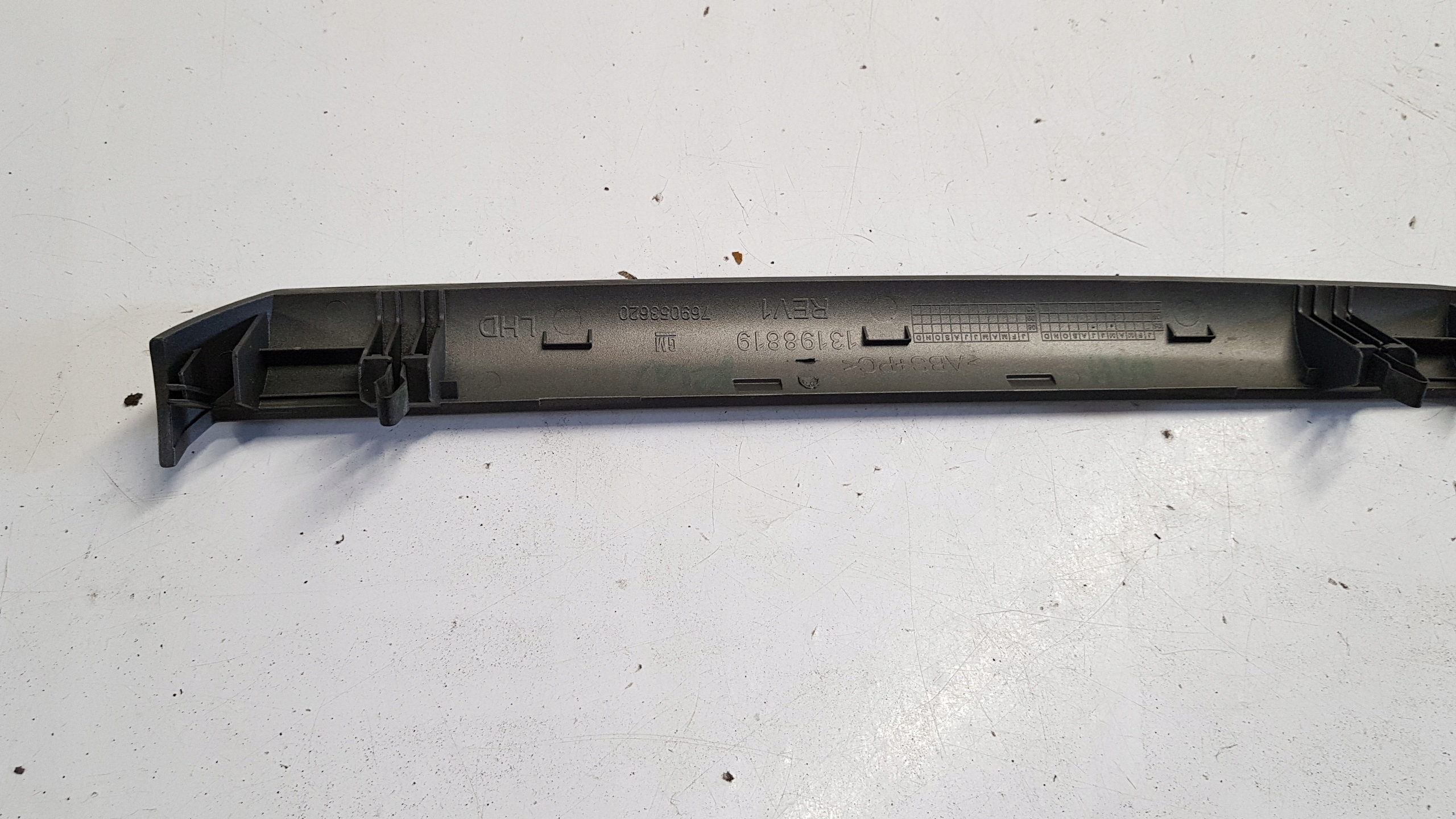 молдинг декор opel oe 13198819