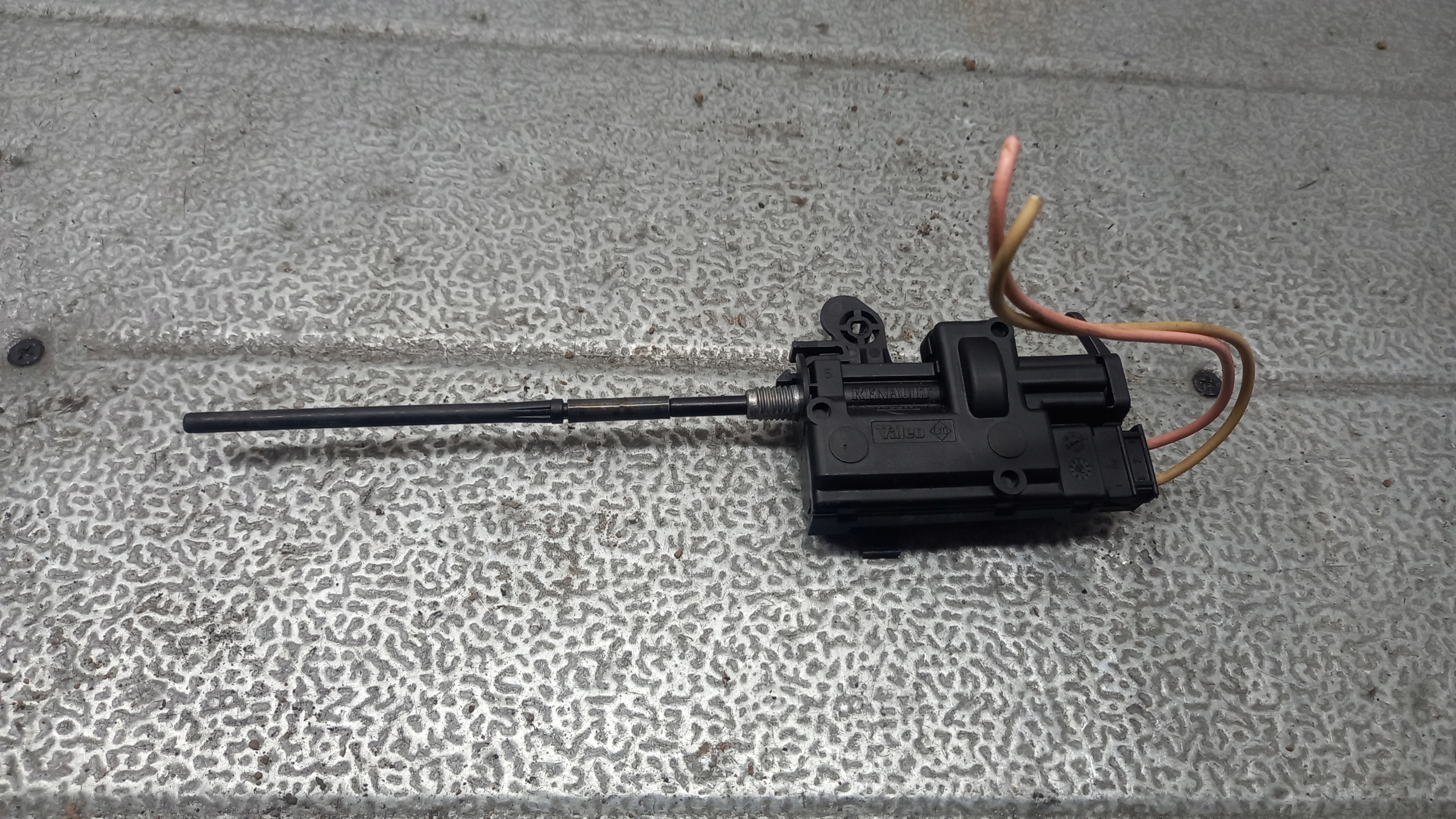 SIŁOWNIK KLAPKI WLEWU PALIWA RENAULT CLIO III 1.2B 06R