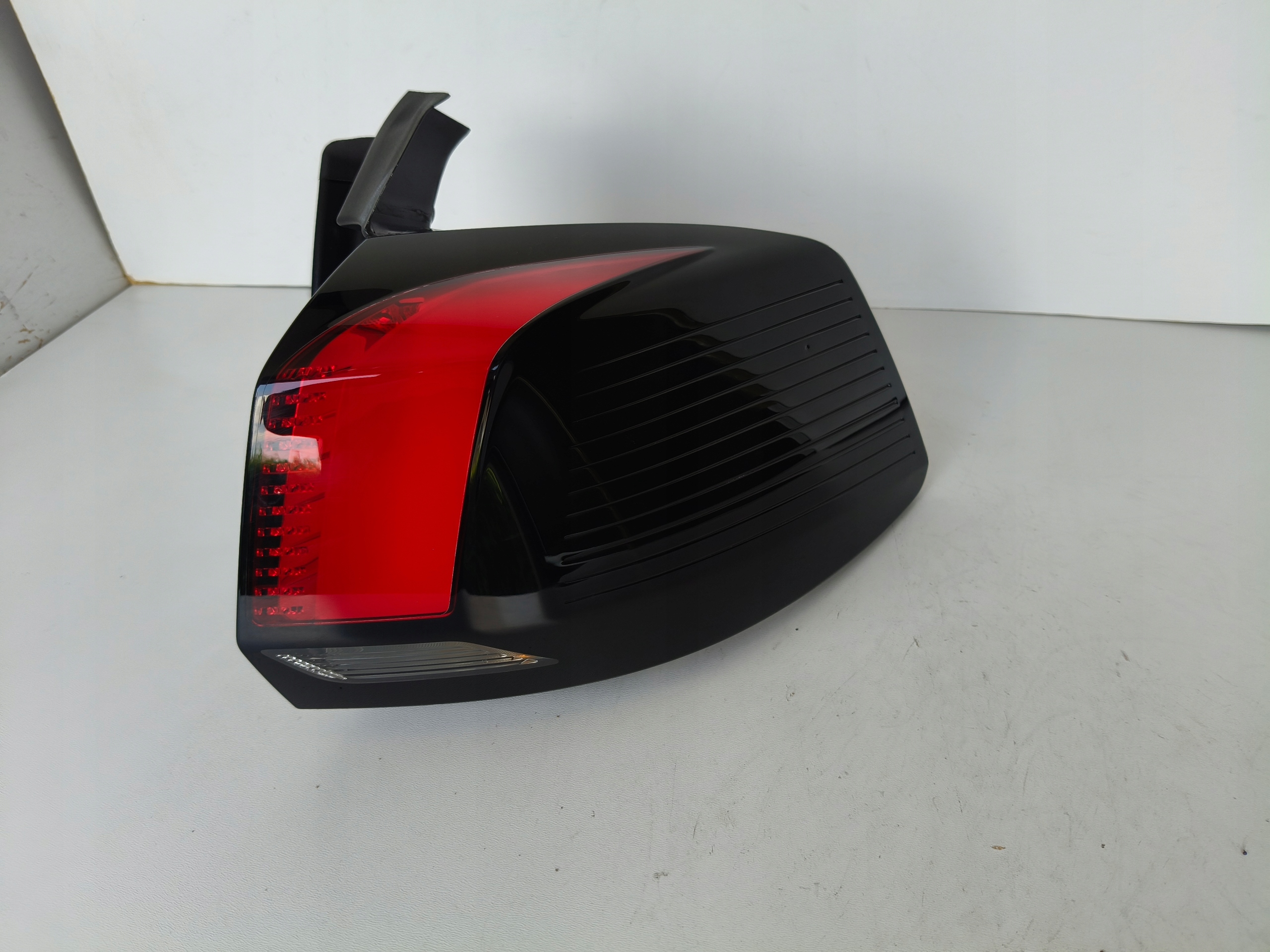 light right rear PEUGEOT 5008 II 16- LED