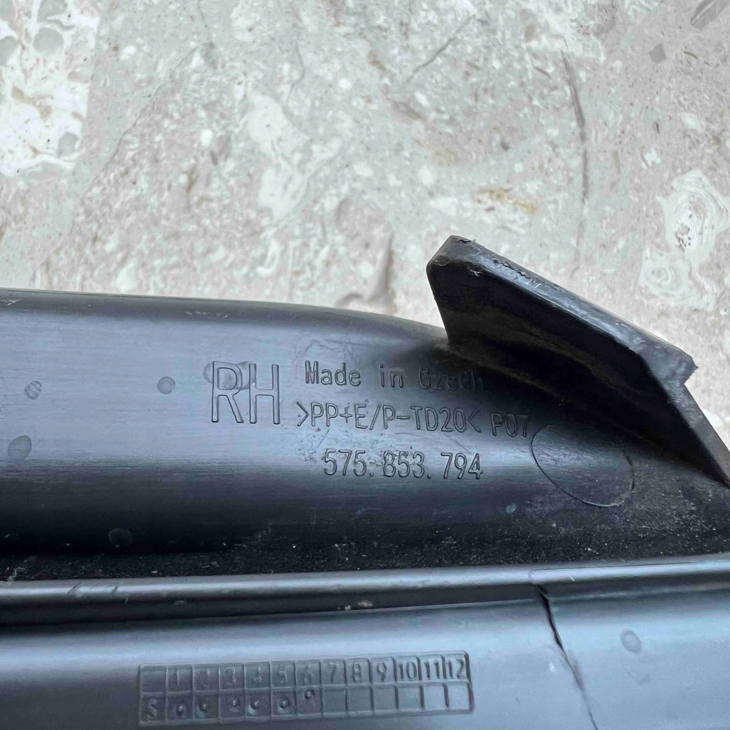 SEAT ATECA LIFT 2022 - grid of a bumper front right 575853794