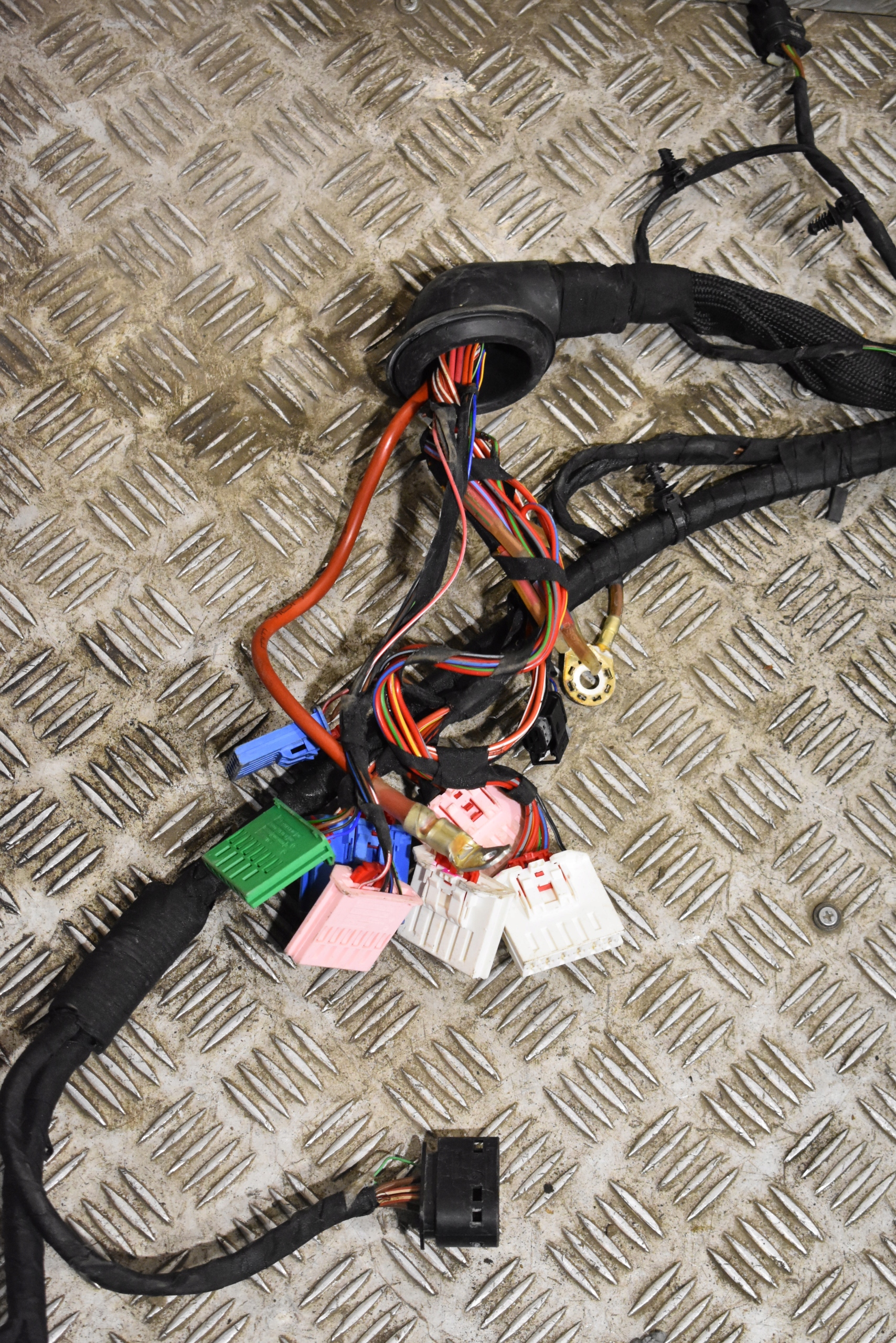 IDEALNA INSTALACJA KOMORY SILNIKA MERCEDES W223 1 Numer katalogowy części LAMPA DIGITAL RADAR