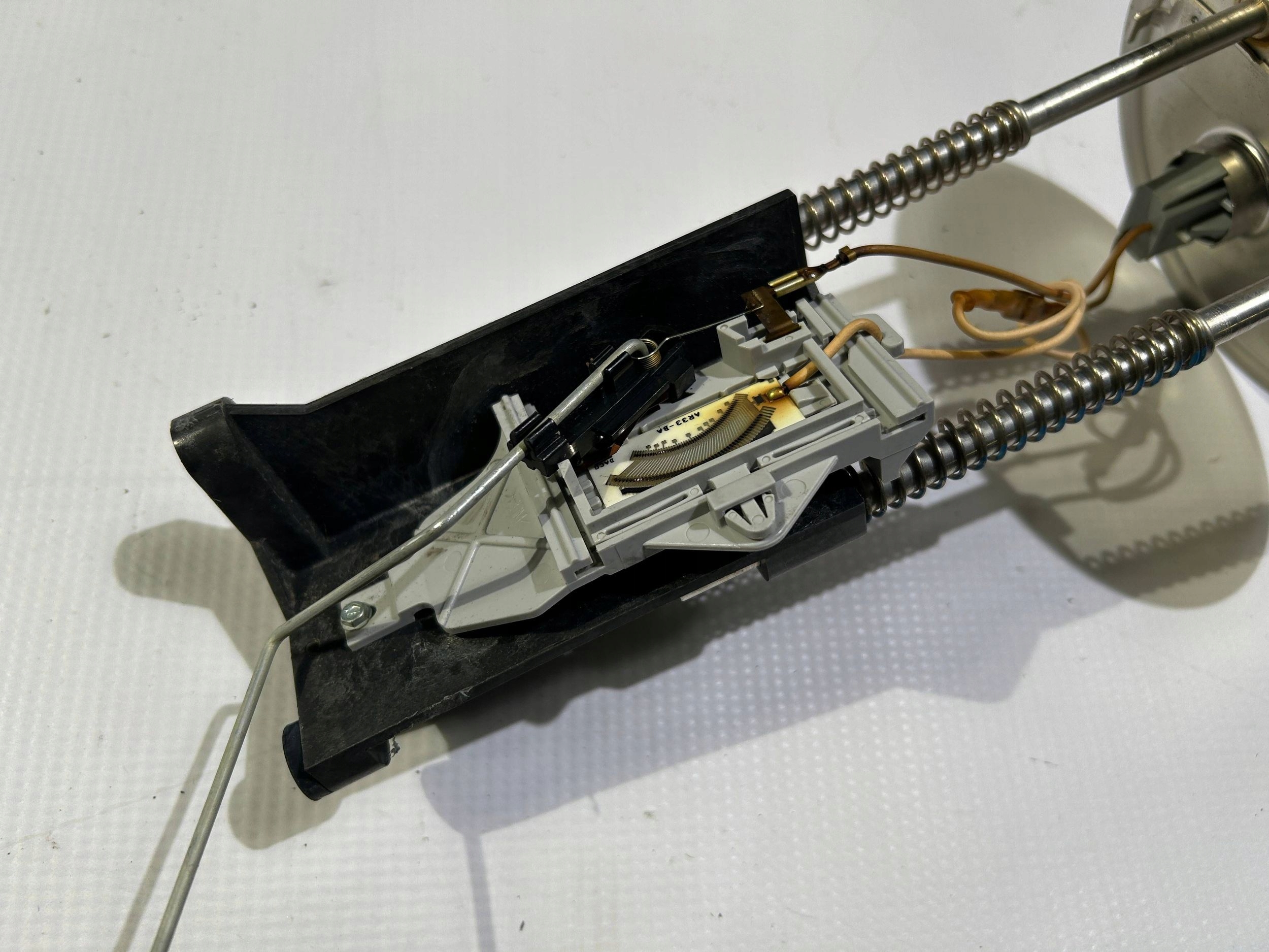 датчик уровня топлива FORD MUSTANG V 2005-