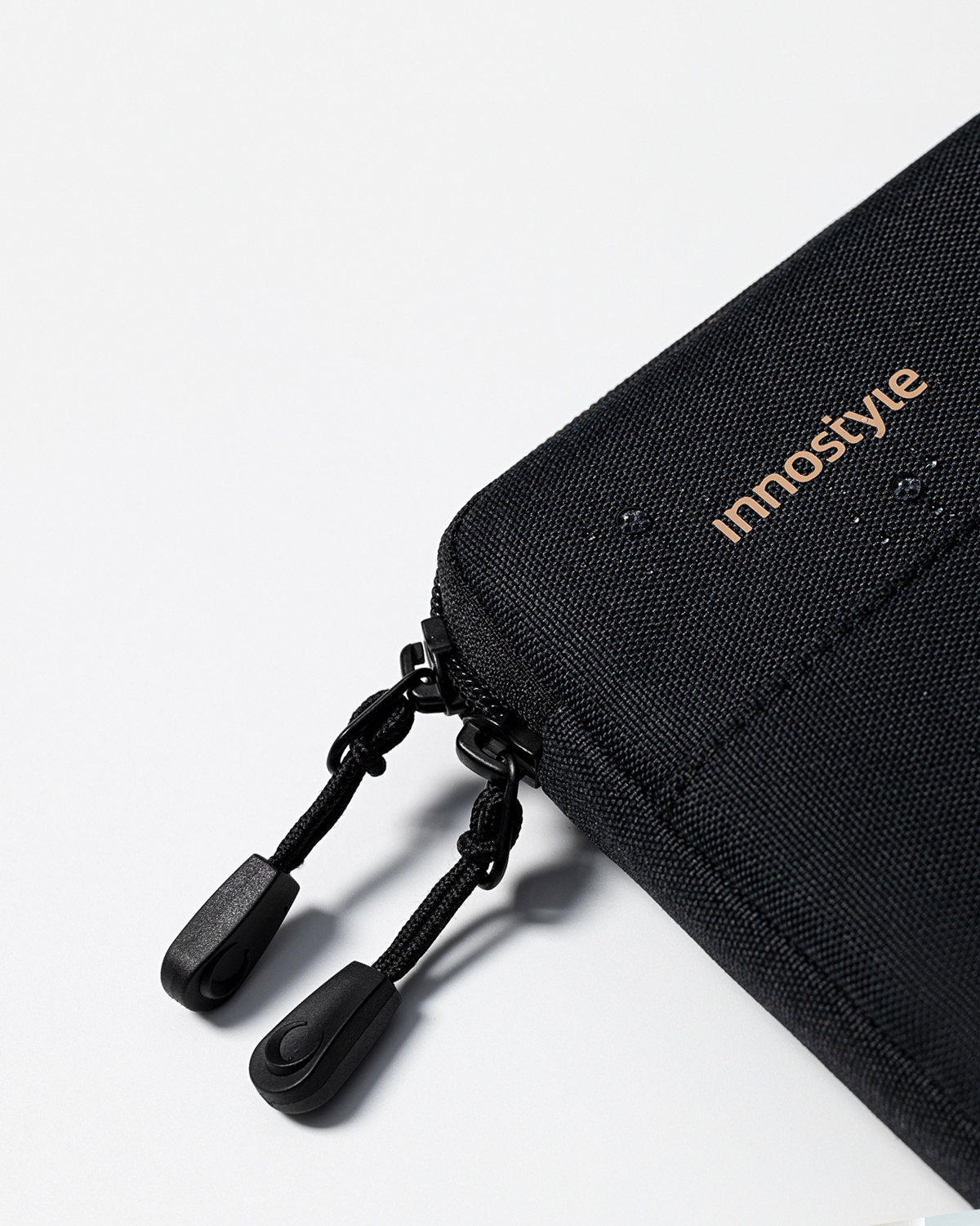 INNOSTYLE TORBA NA LAPTOPA 14" WODOODPORNA ETUI OMNIPROTECT SLIM CZARNA Kolor Czarny