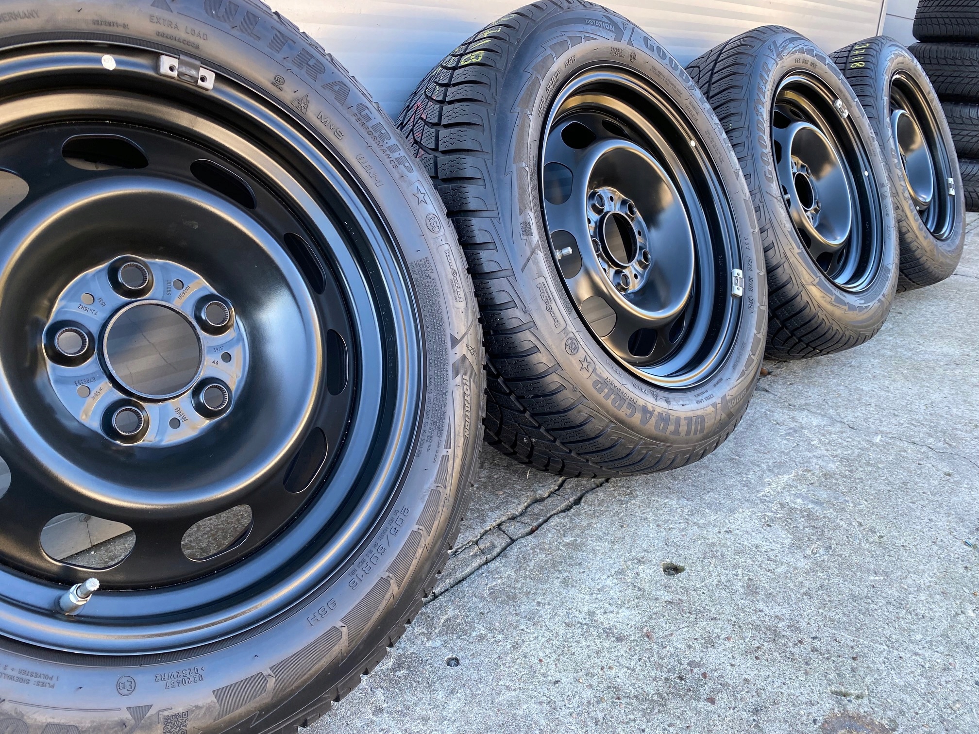 KOŁA ZIMOWE BMW 3 F30 F31 205/60/16 bdb 18r. RFT Rodzaj felg Stalowe