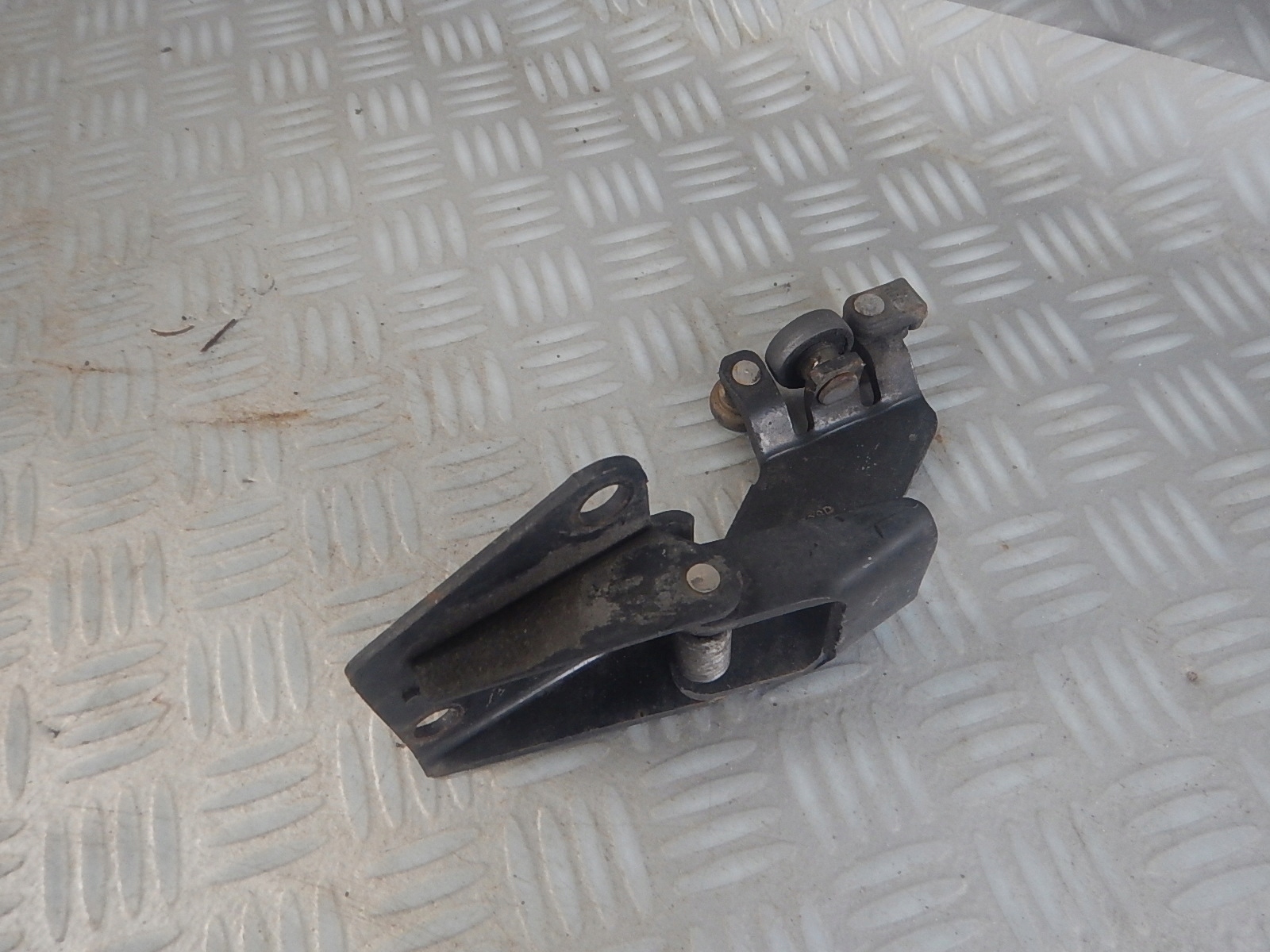 148786FTUH61 - CITROEN C8 PEUGEOT 807 Lift петля двері задній ролик