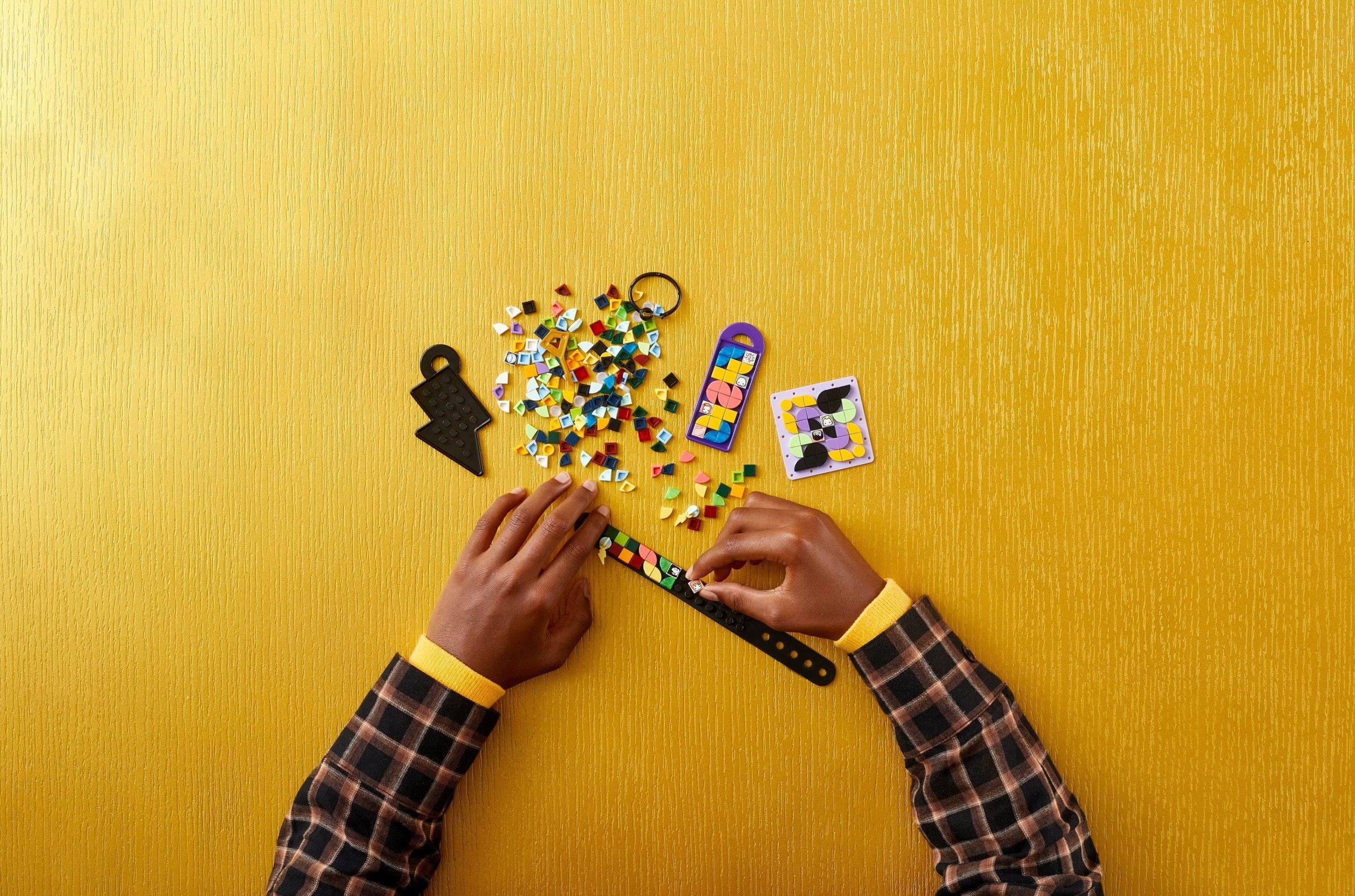 KLOCKI LEGO DOTS 41808 ZESTAW AKCESORIÓW Z HOGWARTU + GRATIS KATALOG Wiek dziecka 8 lat +