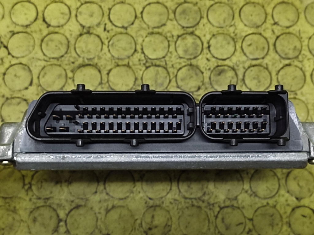 AUDI A4 B5 1.9 TDI control unit of the engine 0281001721