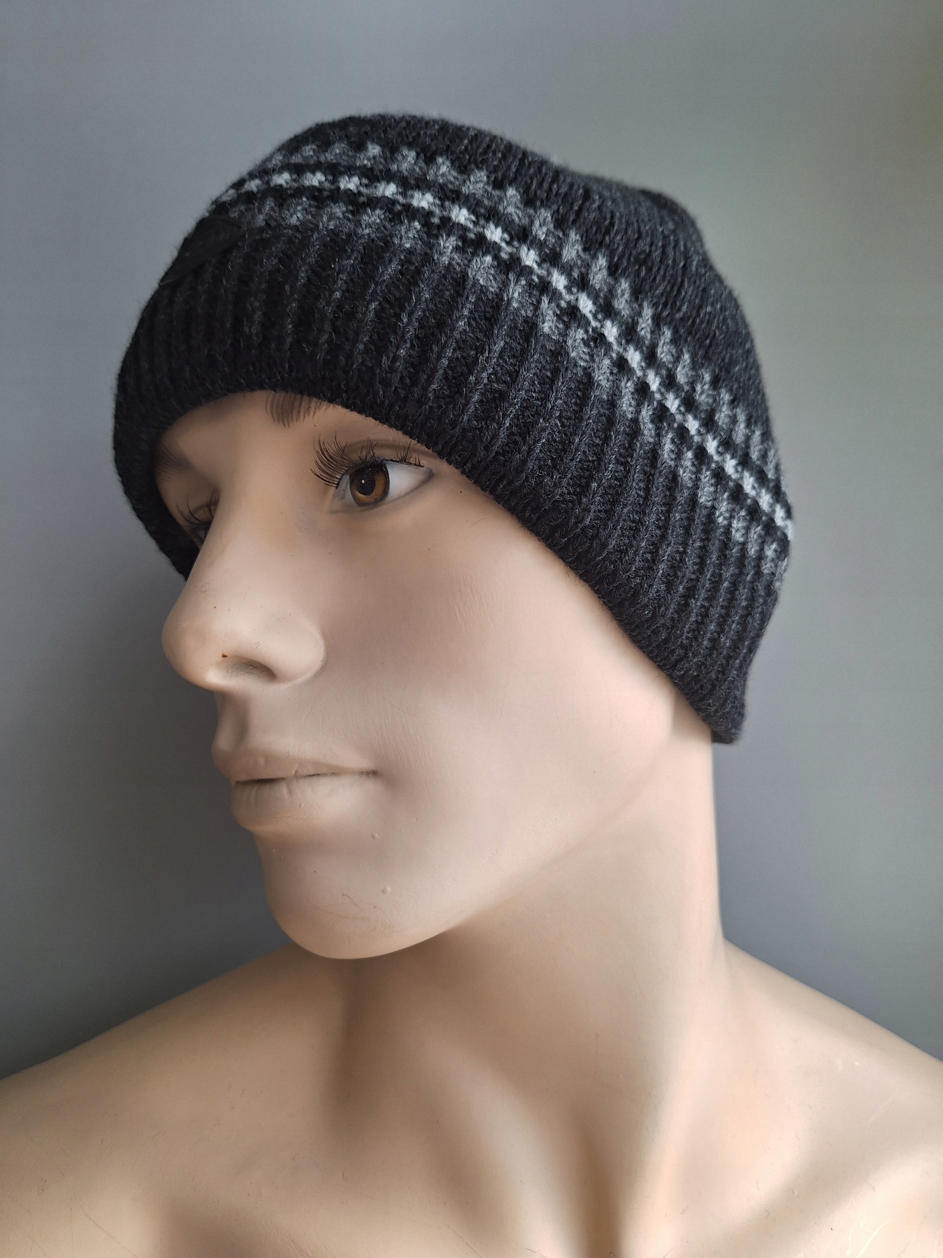 CZAPKA MĘSKA ZIMOWA SABFIL NA POLARZE SZARA CZARNA W PASKI