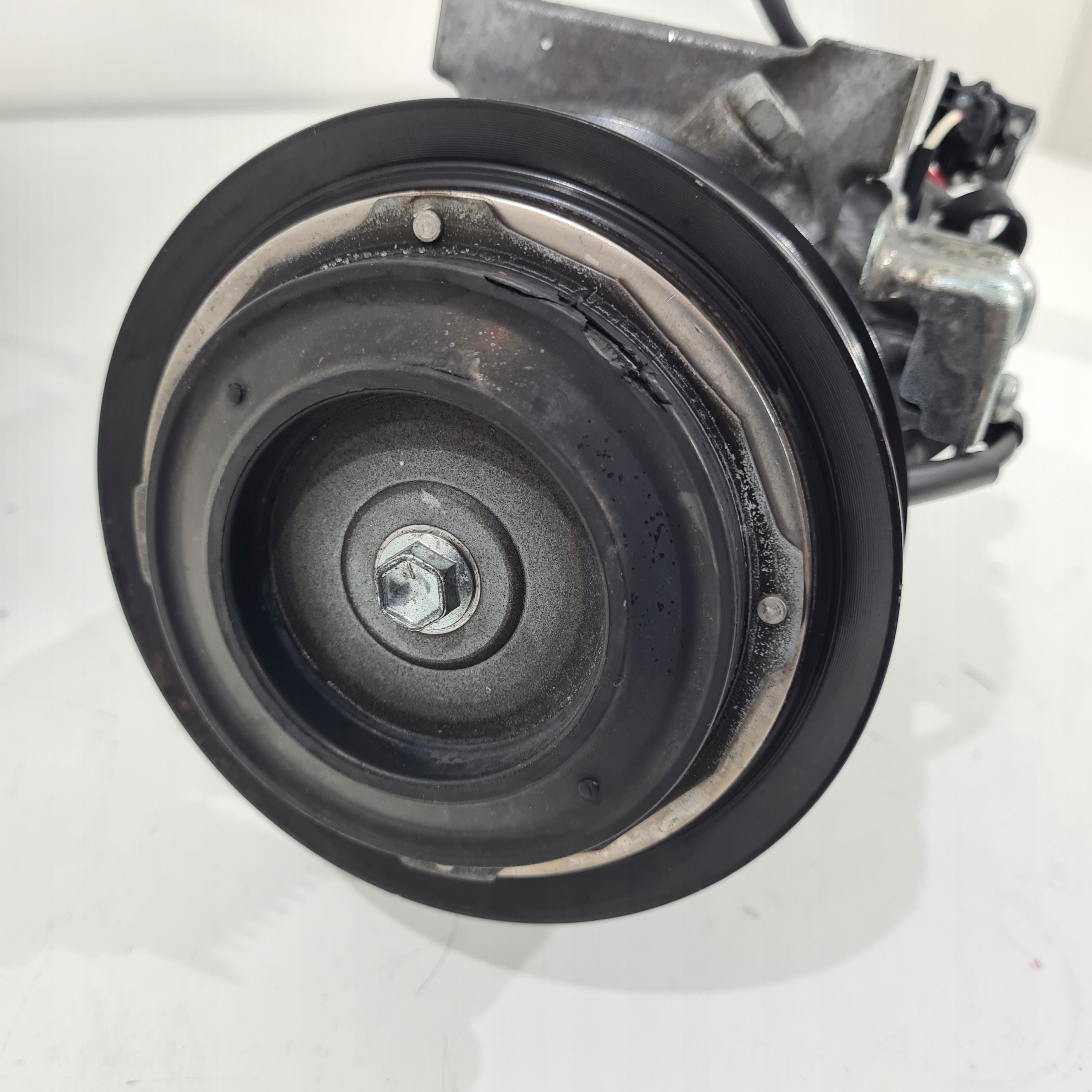 compressor; compressor of the air conditioning Renault ESPACE V 1.6 OE 926006266R