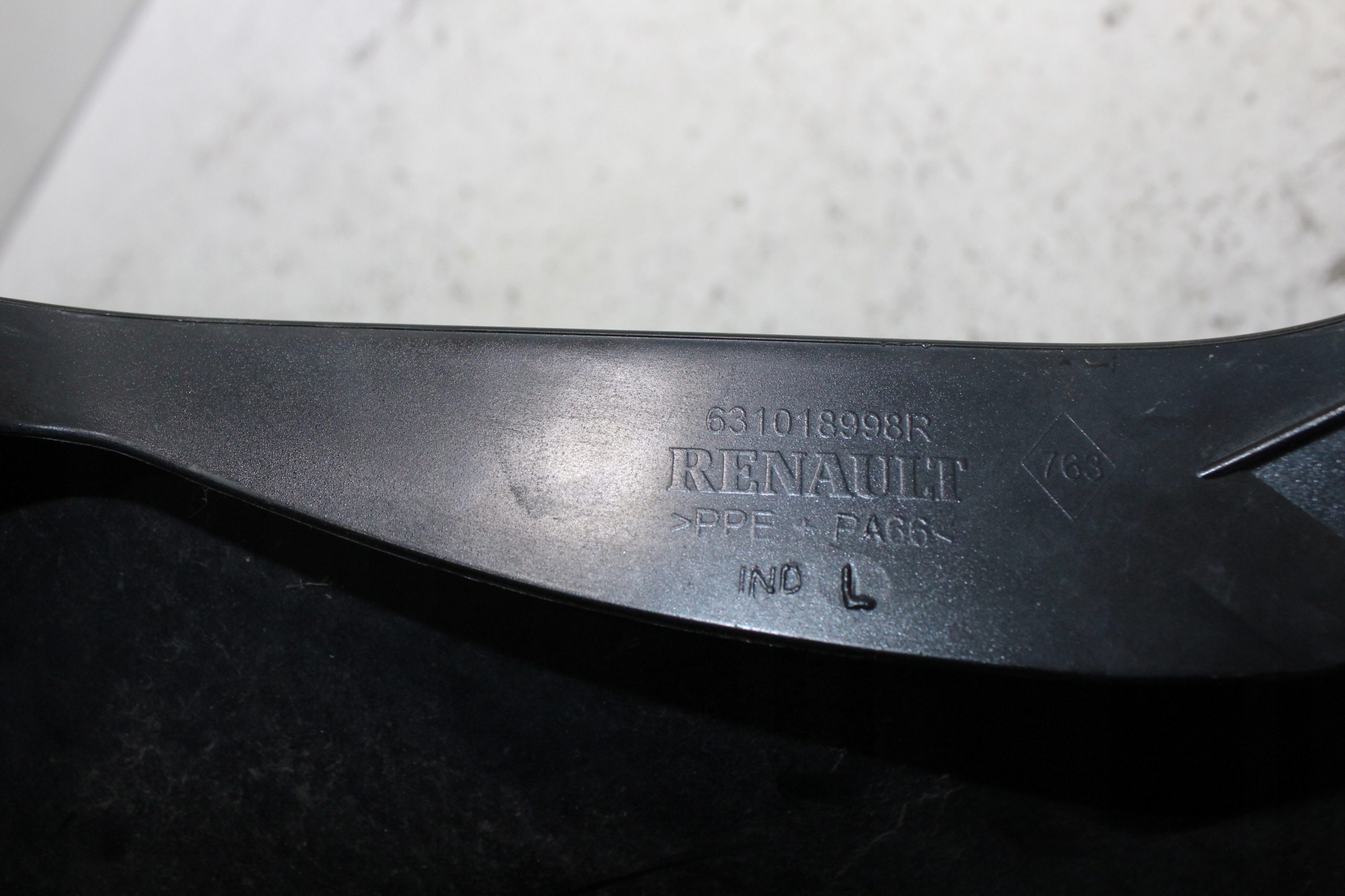 Renault Captur fender left front front 631018998R