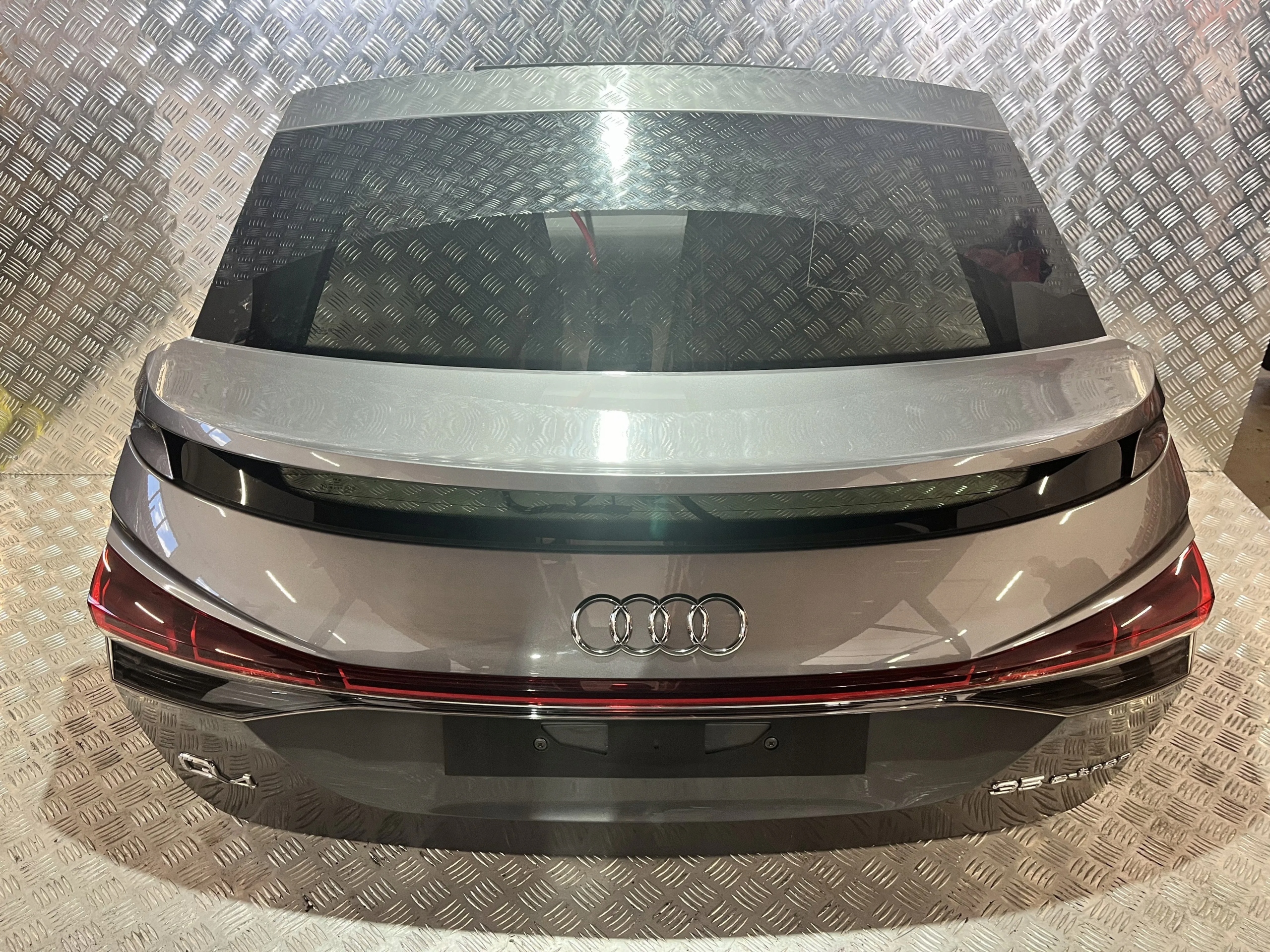 KLAPA BAGAŻNIKA AUDI Q4 SPORTBACK E-TRON LZ7F